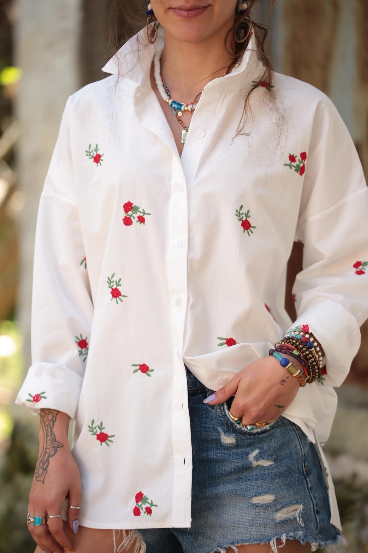 Beyaz Gül Desenli Gömlek - Şaman Butik - Bohem Giyim ve Aksesuar | Kadın &  Erkek