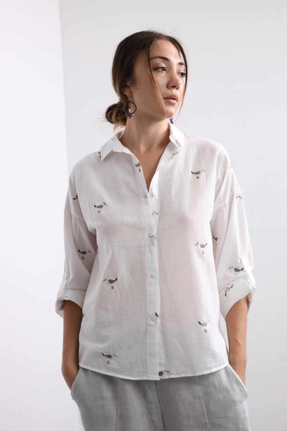  Beyaz Kuş Figürlü Gömlek