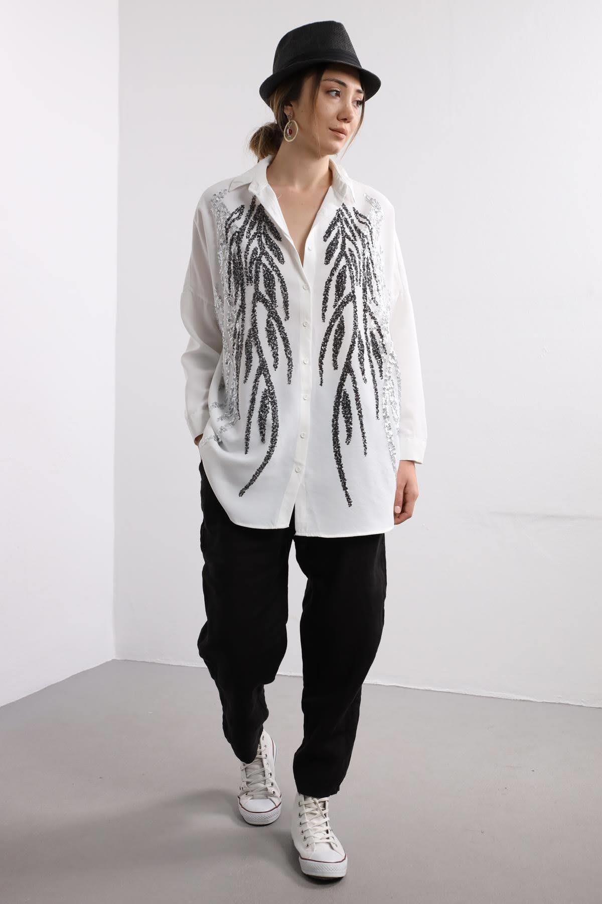  Beyaz Pul İşlemeli Gömlek