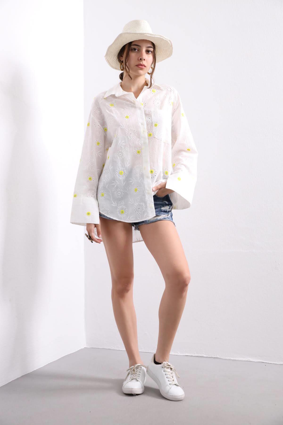 Beyaz Sarı Çiçek İşlemeli Tek Cepli Gömlek - Şaman Butik Beyaz Sarı Çiçek İşlemeli Tek Cepli Gömlek