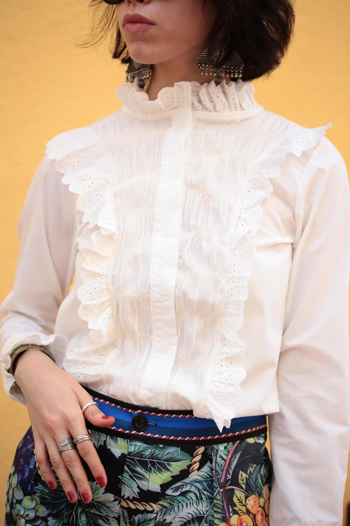 Beyaz Yakası Dik Fırfırlı Gömlek - Şaman Butik - Bohem Giyim ve Aksesuar |  Kadın & Erkek