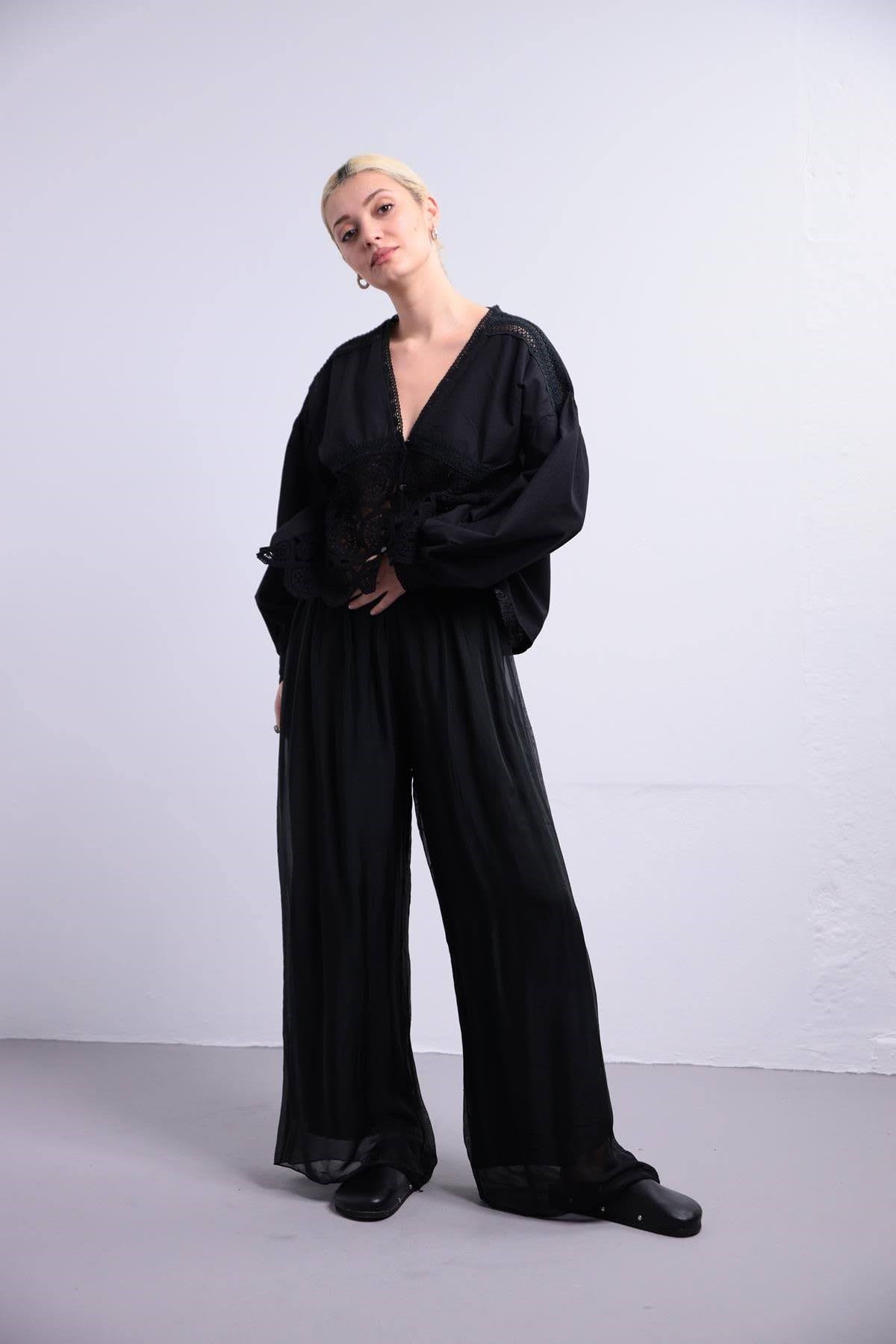 Siyah Altı Güpürlü İşlemeli Gömlek - Şaman Butik - Bohem Giyim ve Aksesuar | Kadın & Erkek Siyah Altı Güpürlü İşlemeli Gömlek