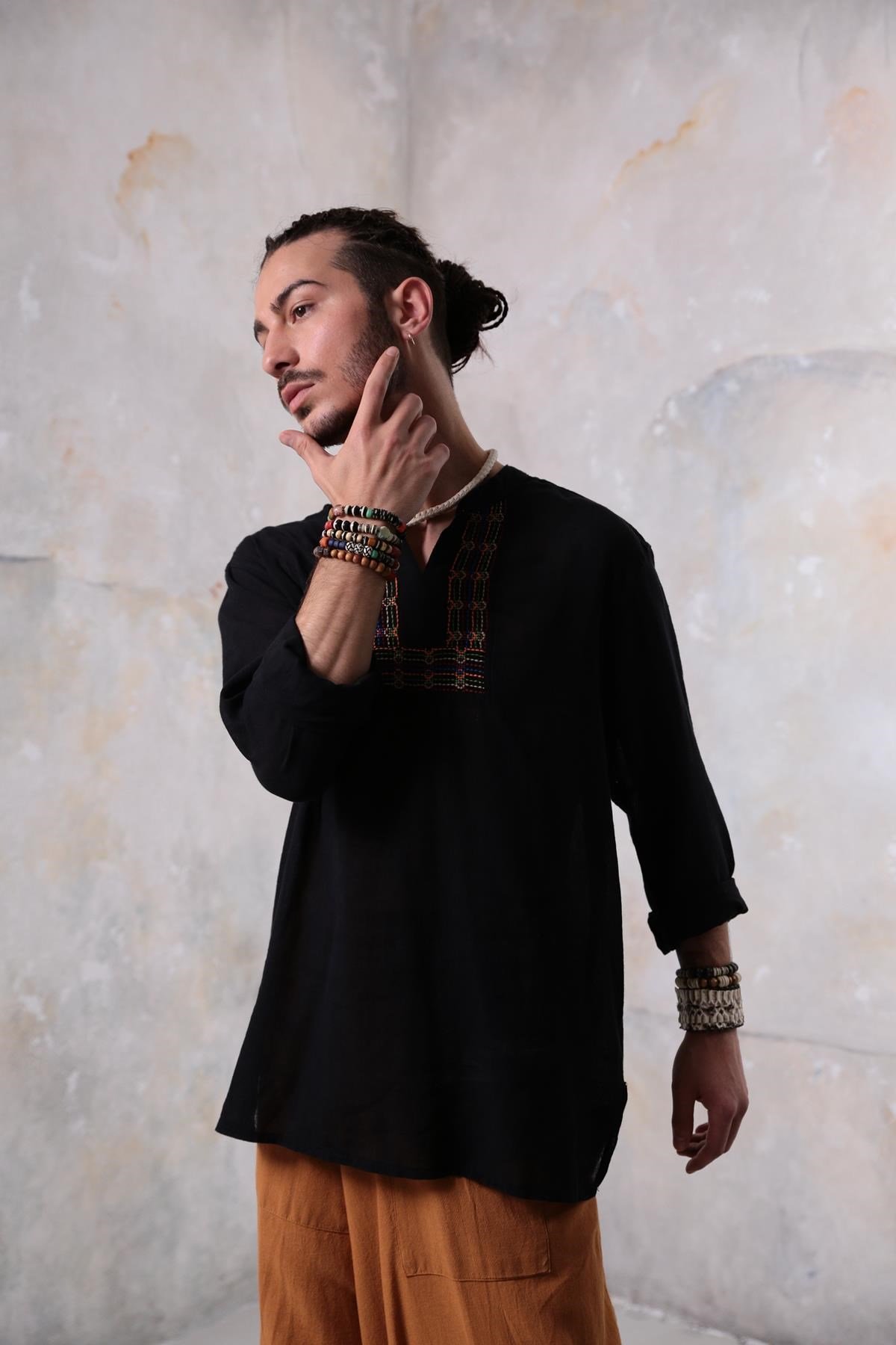  Siyah Hakim Yaka Nakış Detaylı Pamuk Gömlek