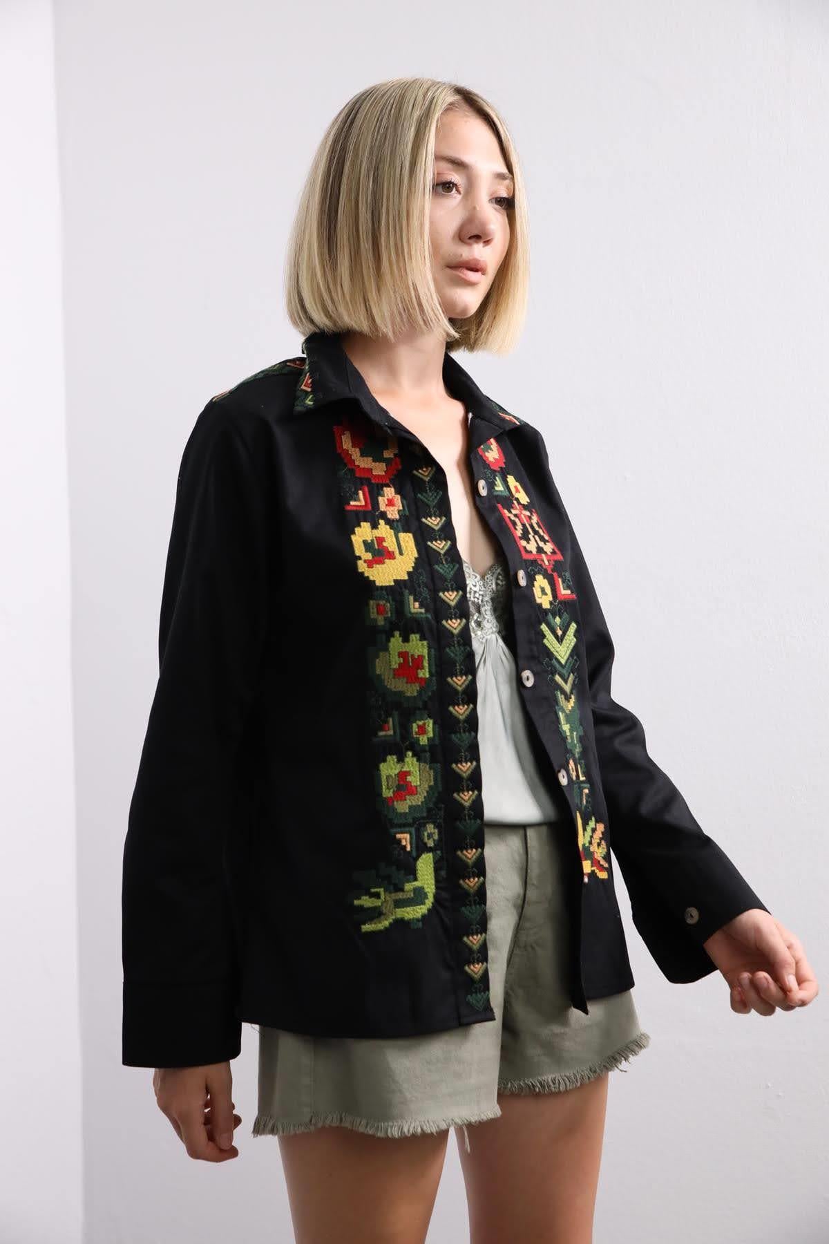 Siyah Nakış Detaylı Gömlek - Şaman Butik - Bohem Giyim ve Aksesuar | Kadın & Erkek Siyah Nakış Detaylı Gömlek