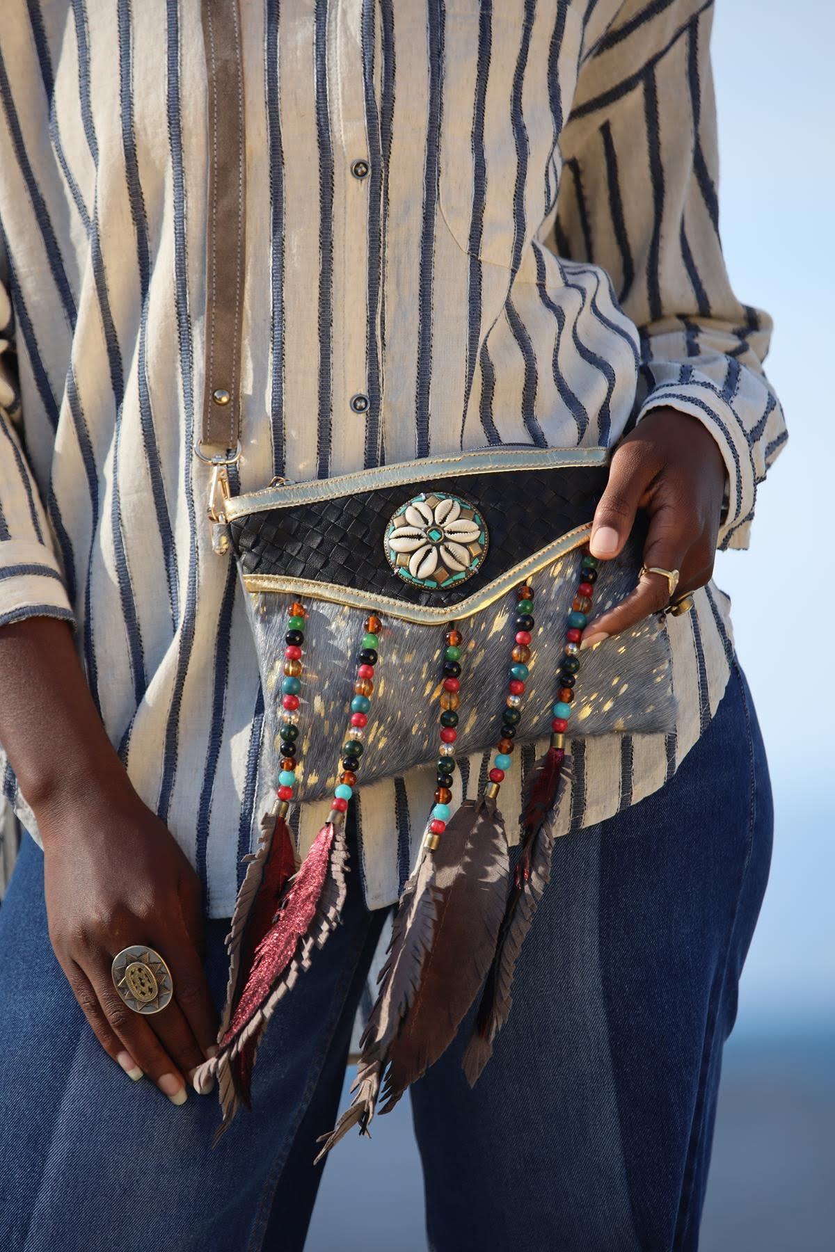 Gri Deniz Kabuklu Boncuk Püsküllü Tay Tüyü Tasarım Çanta