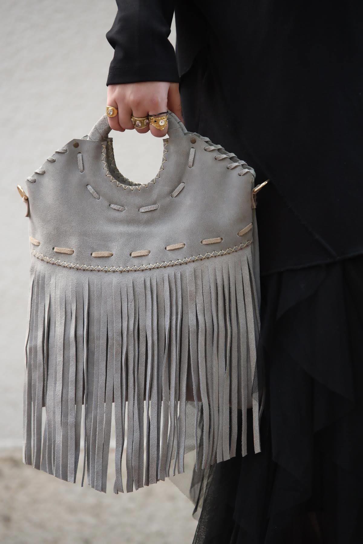 Gri Püsküllü Süet Deri Çanta