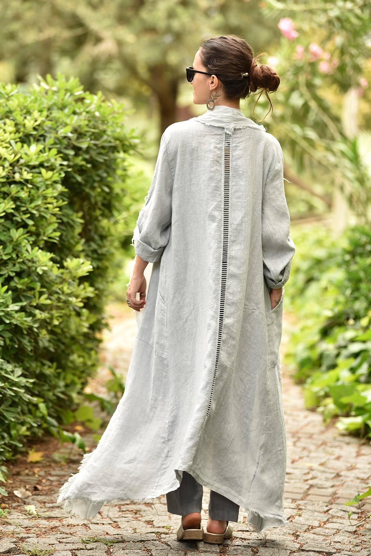 Gri Sırt Detaylı Keten Kaftan · 2