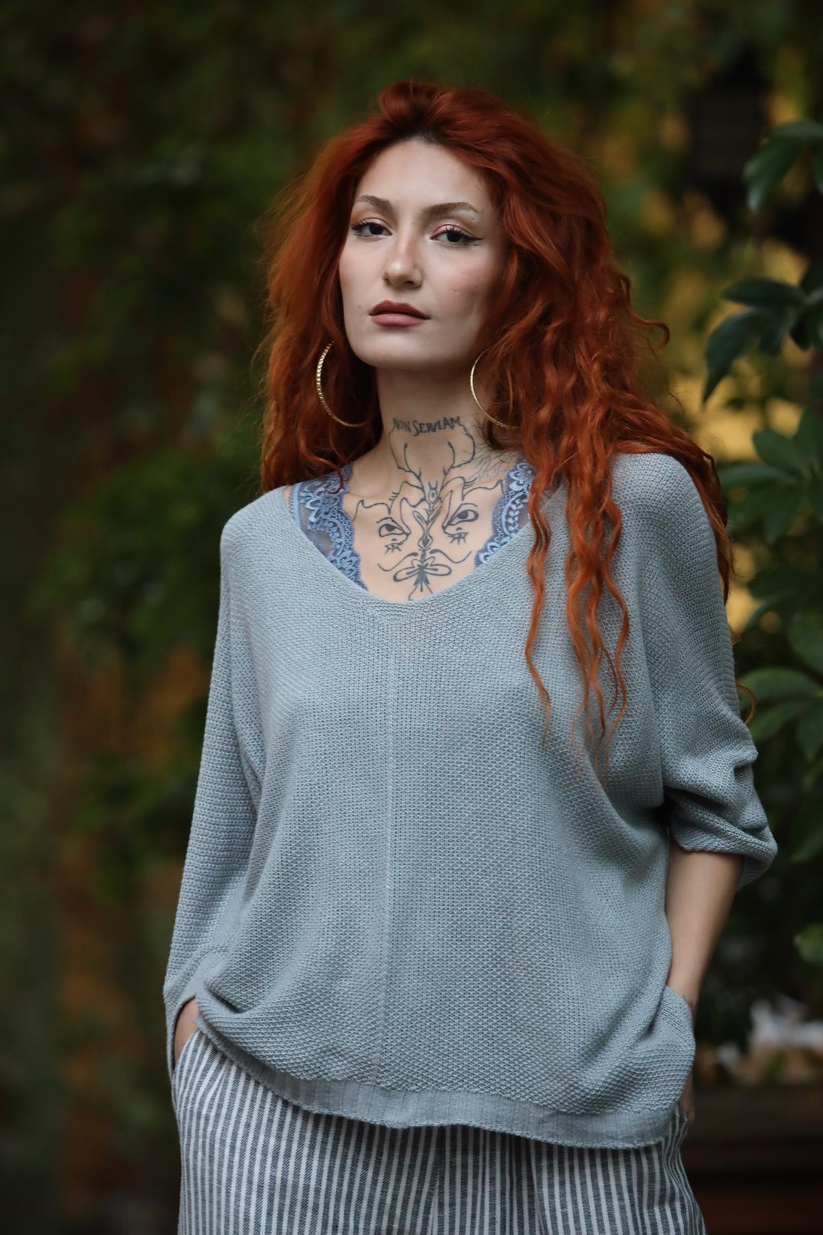 Gri V Yaka Yarasa Kol Triko Bluz