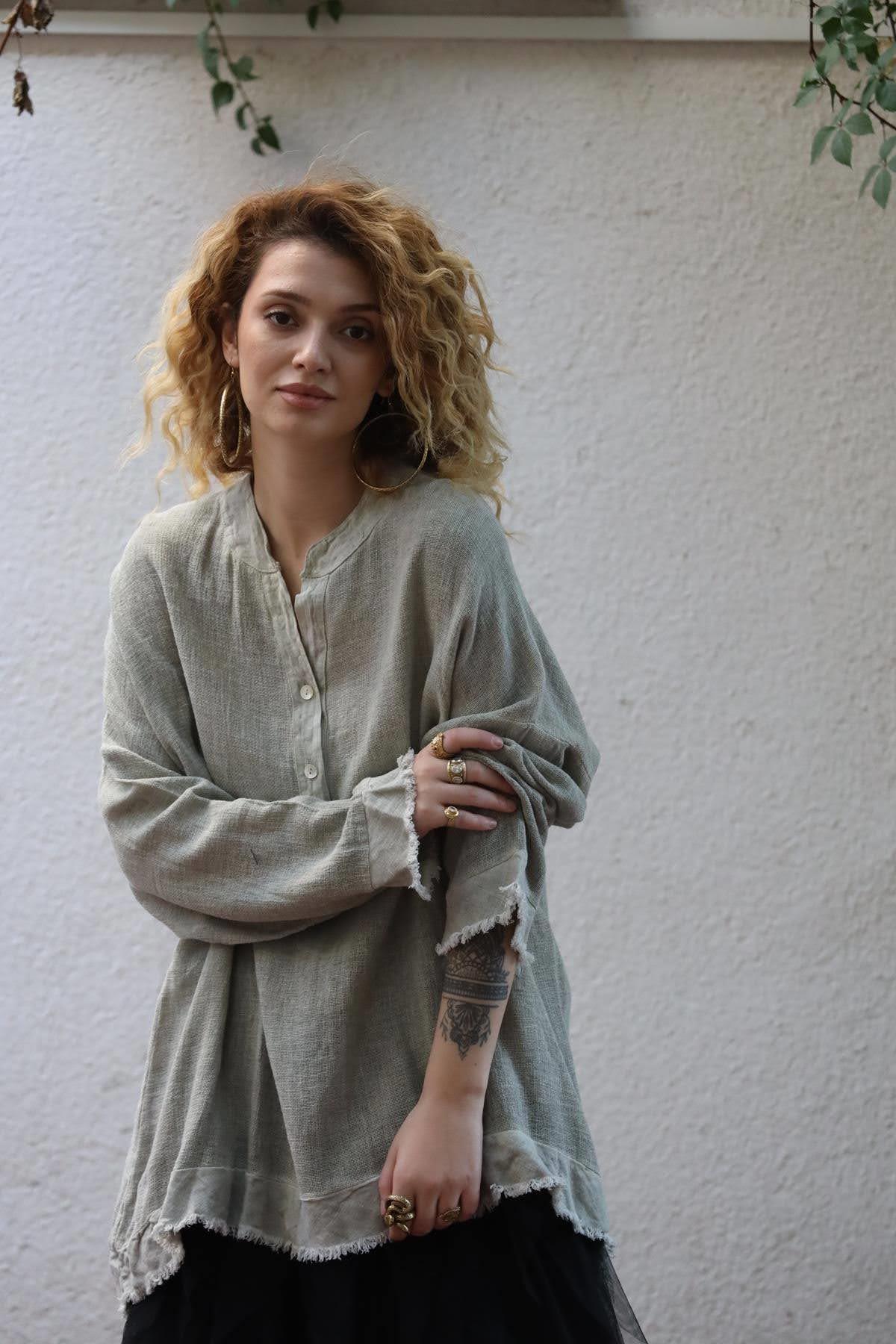 Haki Püsküllü Keten Detaylı Hakim Yaka Tunik