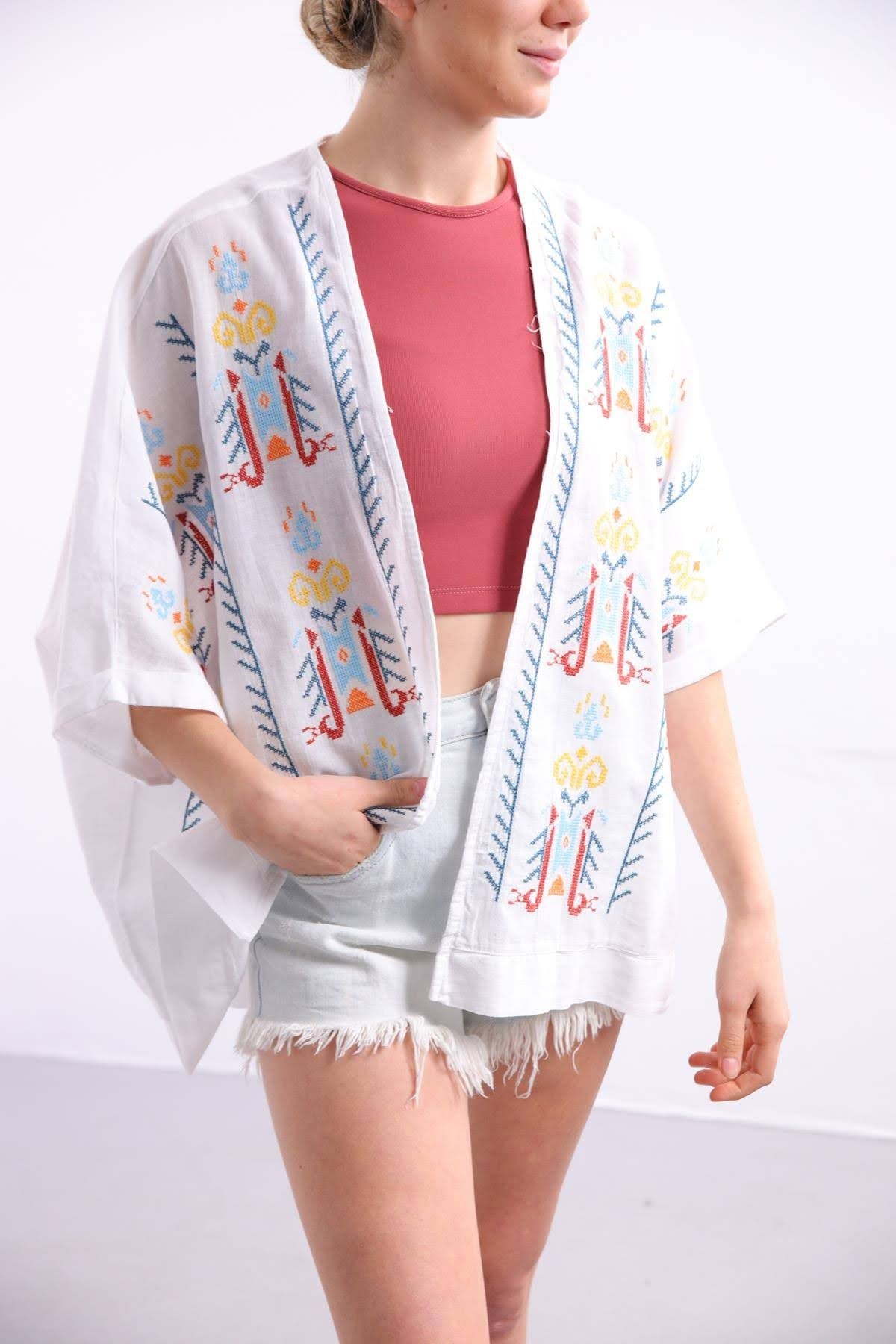 Beyaz İşlemeli Kısa Kaftan - Şaman Butik Beyaz İşlemeli Kısa Kaftan