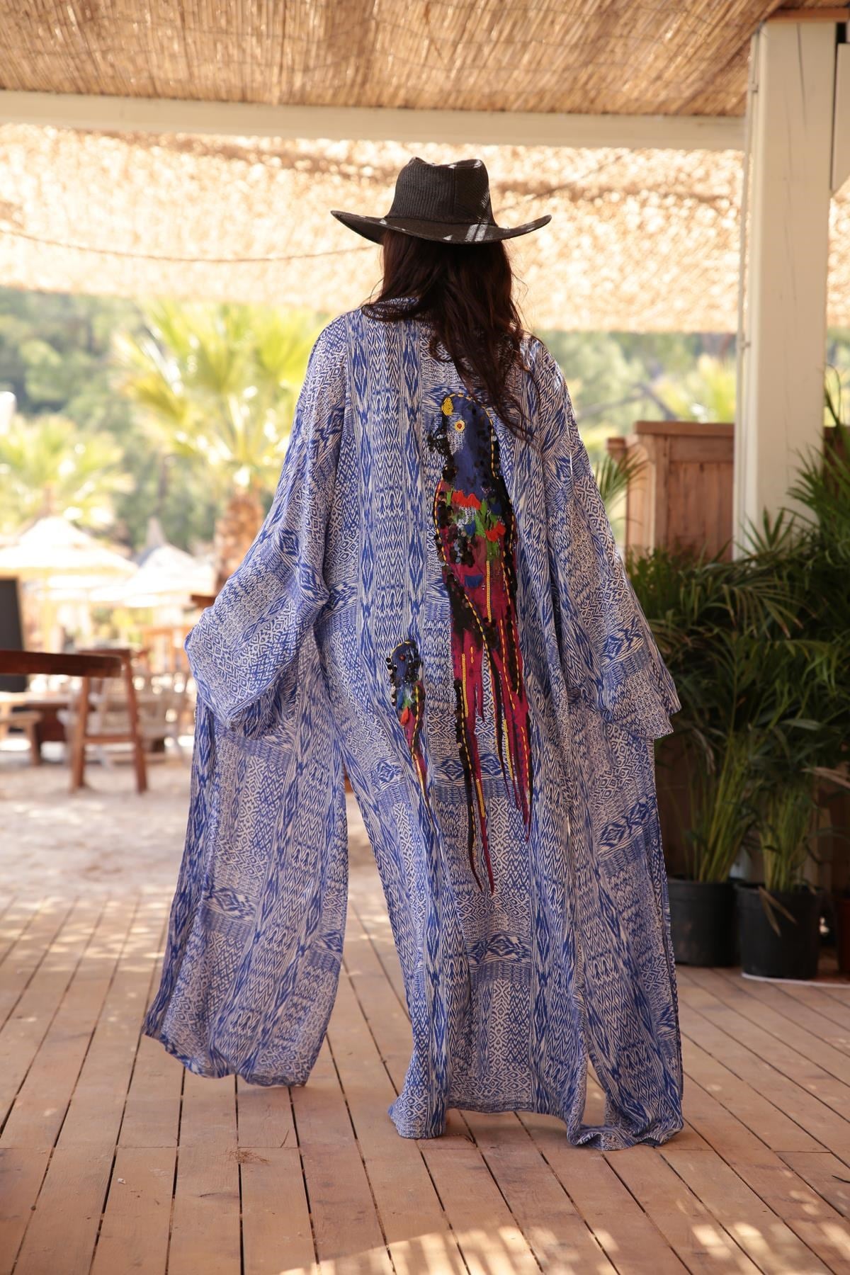 Beyaz Mavi Büyük Papağan Desenli Kimono - Şaman Butik Beyaz Mavi Büyük Papağan Desenli Kimono