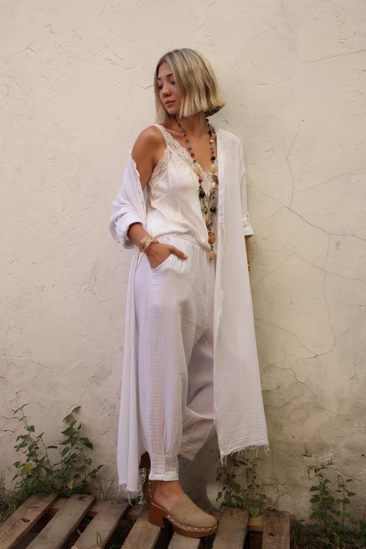 Beyaz Saçak Detay Düz Kesim Kaftan - Şaman Butik Beyaz Saçak Detay Düz Kesim Kaftan
