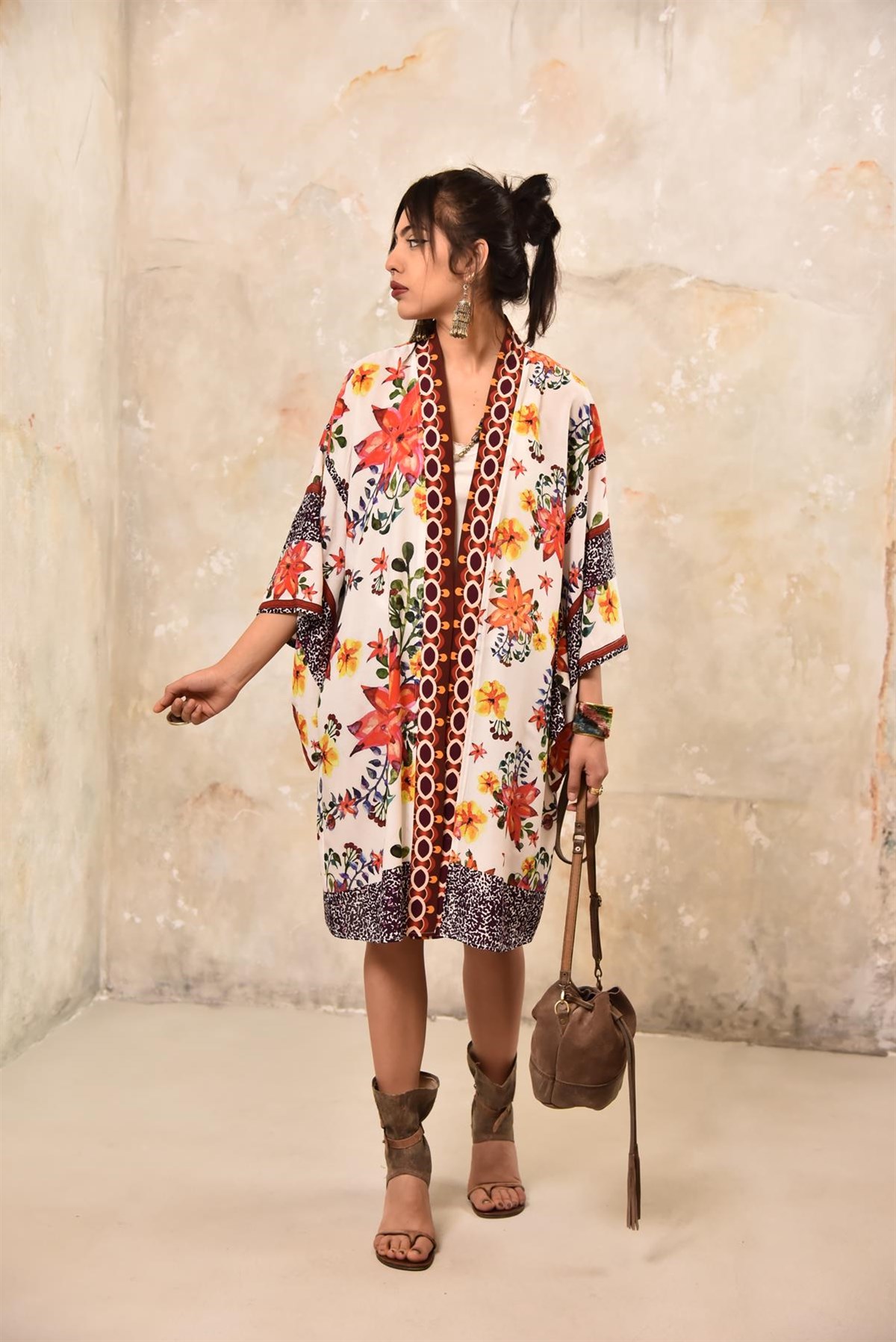 Ekru Çiçek Desenli Beli Kuşaklı Kimono - Şaman Butik Ekru Çiçek Desenli Beli Kuşaklı Kimono