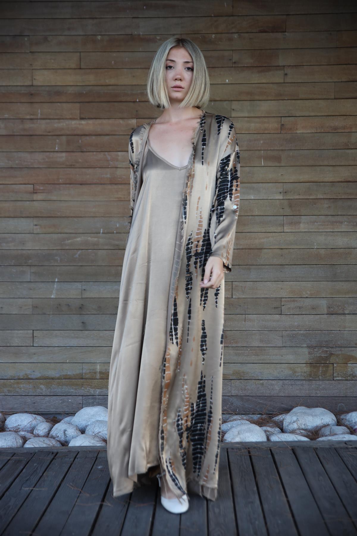  Kahverengi Batikli Saten Kaftan