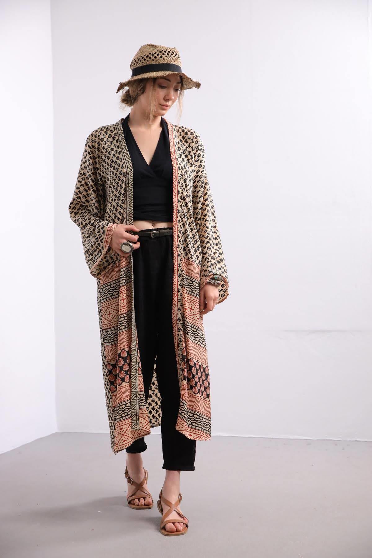 Krem Rengi Desenli İpek Kaftan - Şaman Butik Krem Rengi Desenli İpek Kaftan
