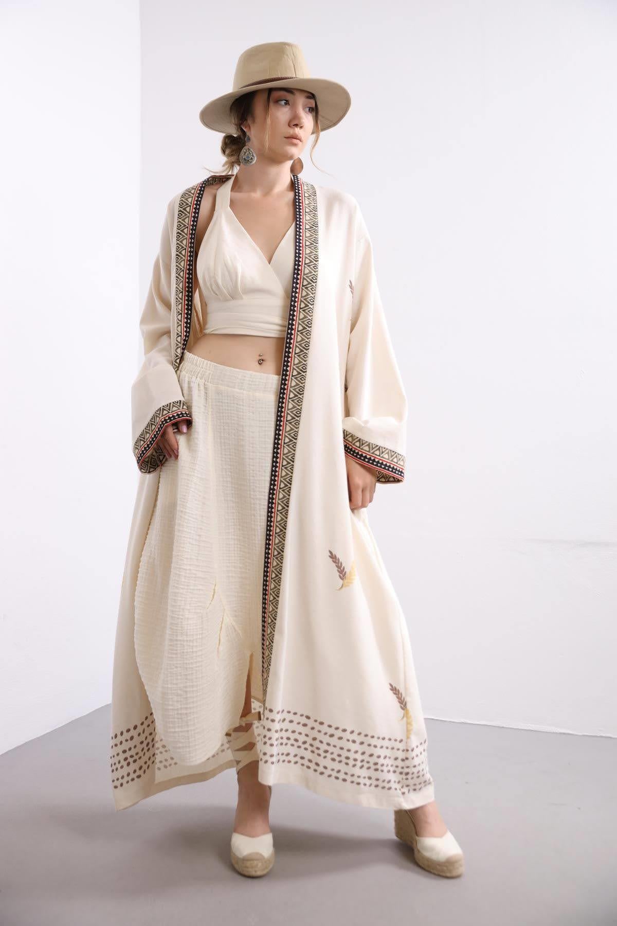 Krem Rengi Etnik Desenli Kuşaklı Kaftan - Şaman Butik Krem Rengi Etnik Desenli Kuşaklı Kaftan