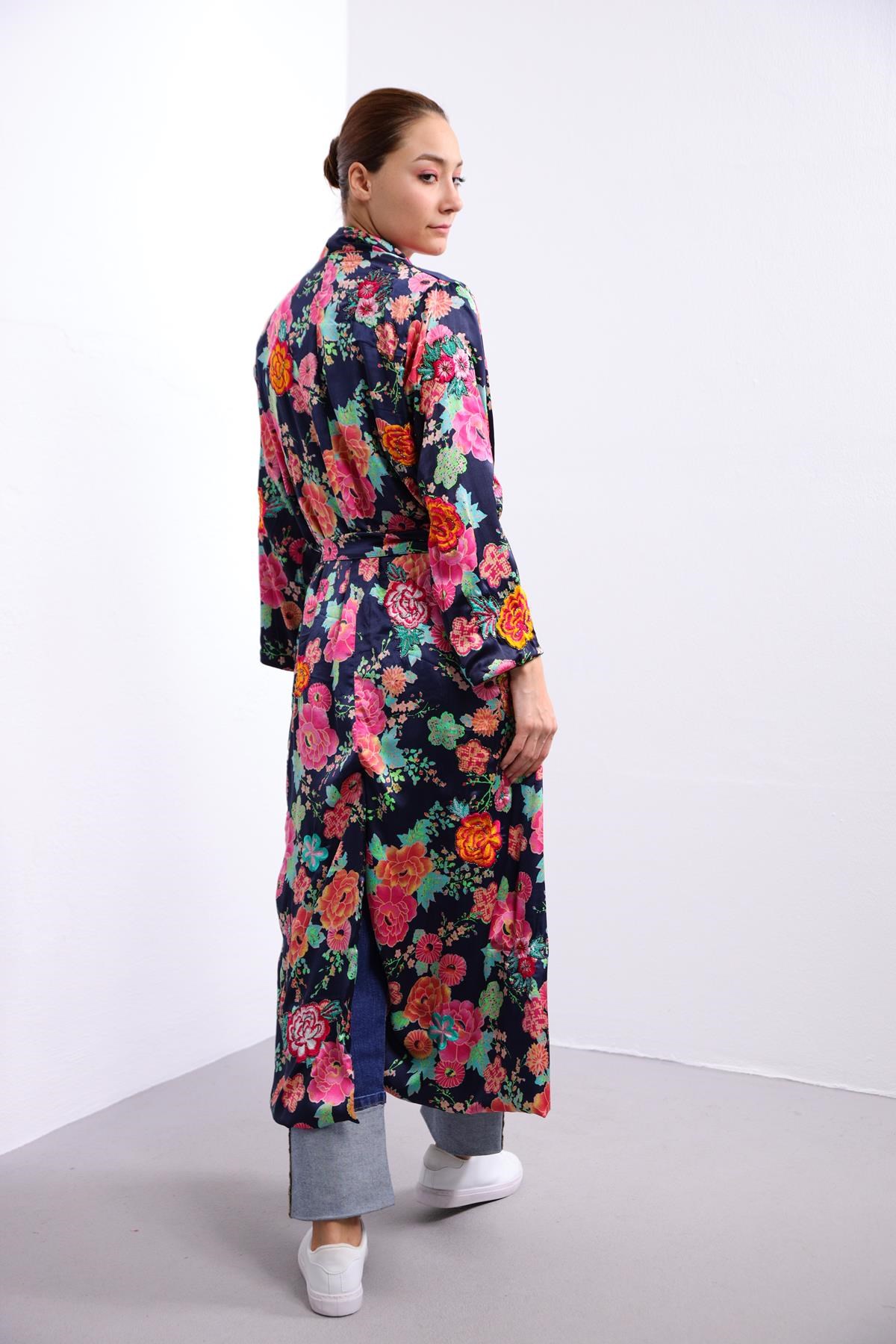 Lacivert Çiçek Desenli İşlemeli Beli Kuşaklı Kaftan · 4
