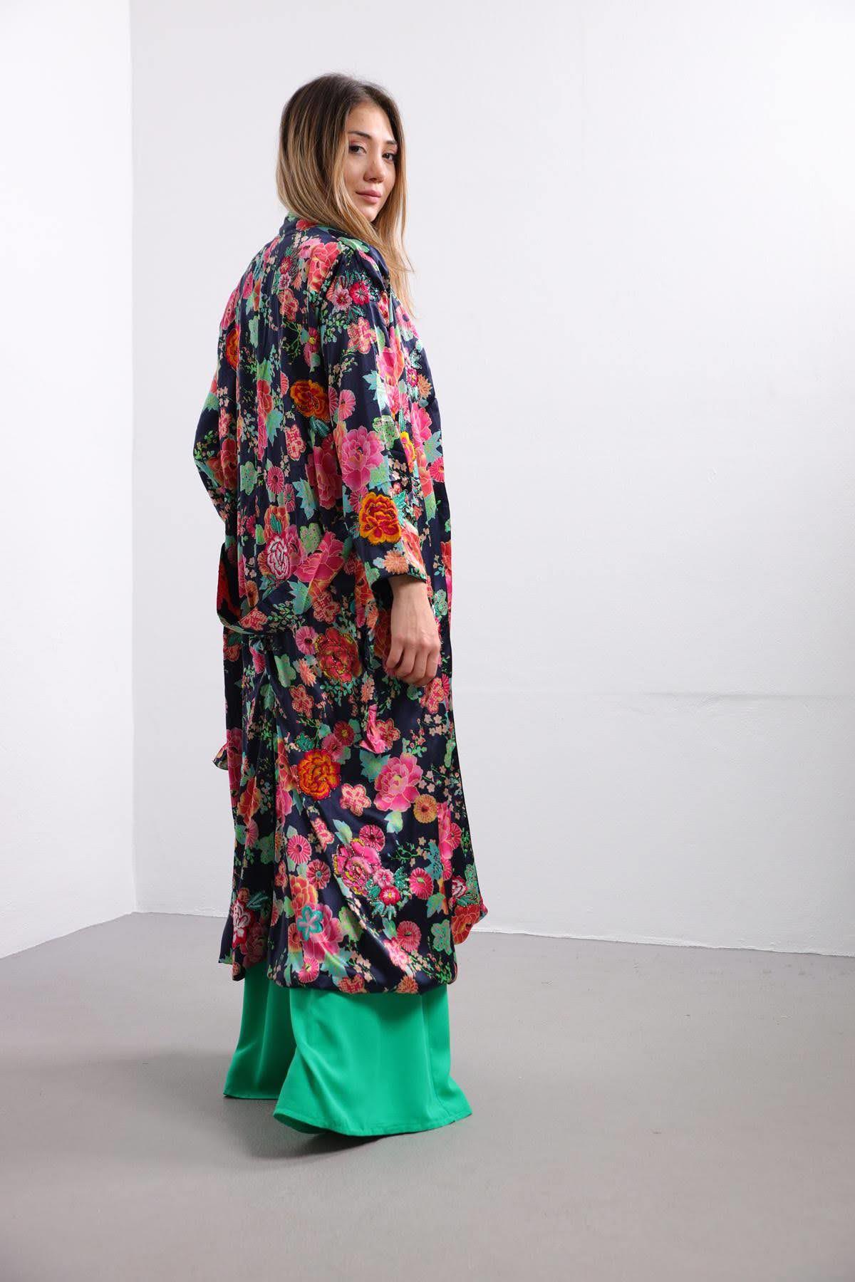 Lacivert Çiçek Desenli İşlemeli Beli Kuşaklı Kaftan · 6