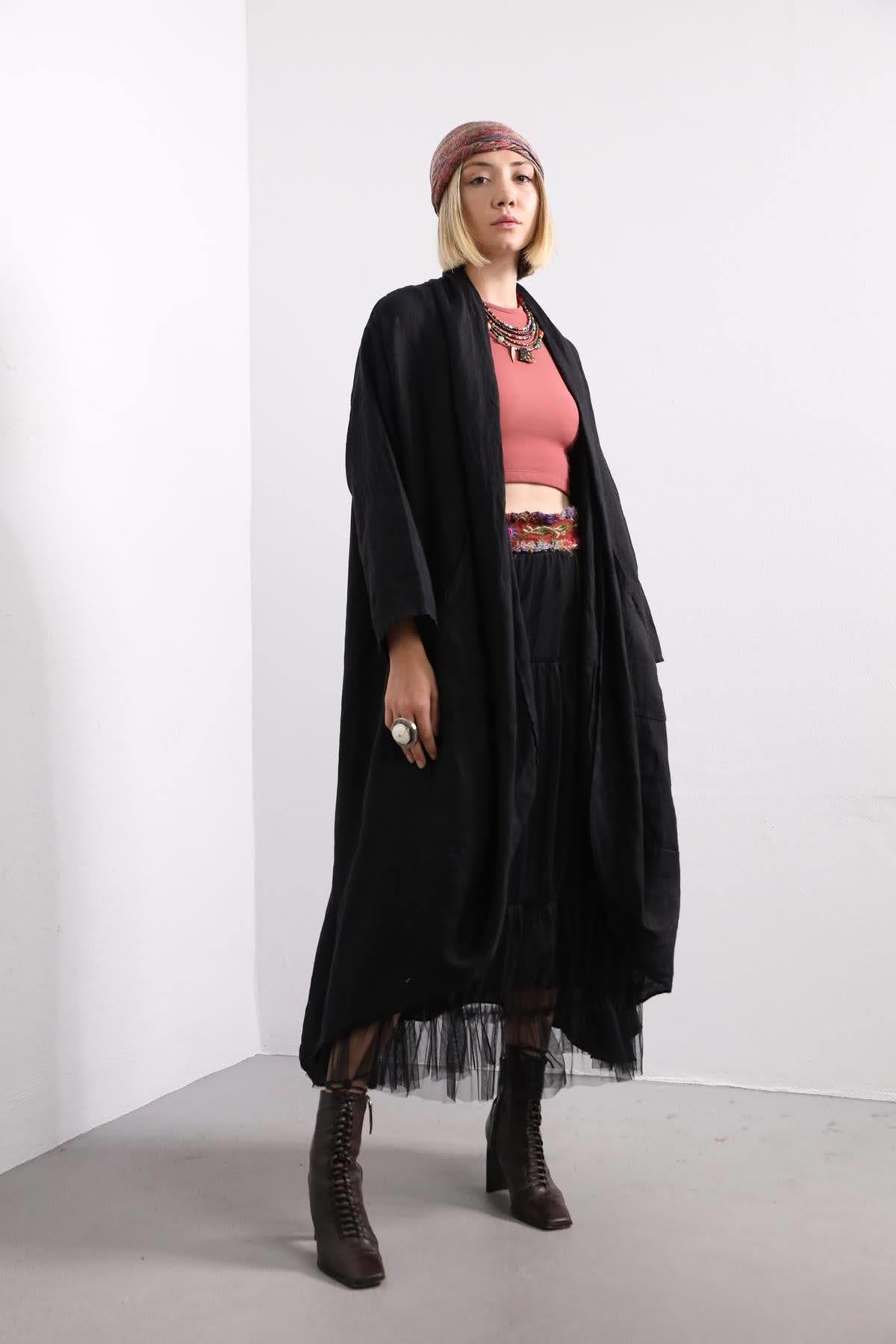 Siyah Cepli Arkası Dikiş Detaylı Keten Kaftan - Şaman Butik Siyah Cepli Arkası Dikiş Detaylı Keten Kaftan