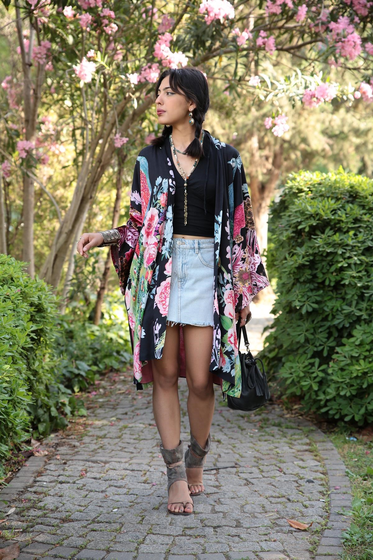 Siyah Çiçekli Kolları Kadife Kaftan - Şaman Butik Siyah Çiçekli Kolları Kadife Kaftan