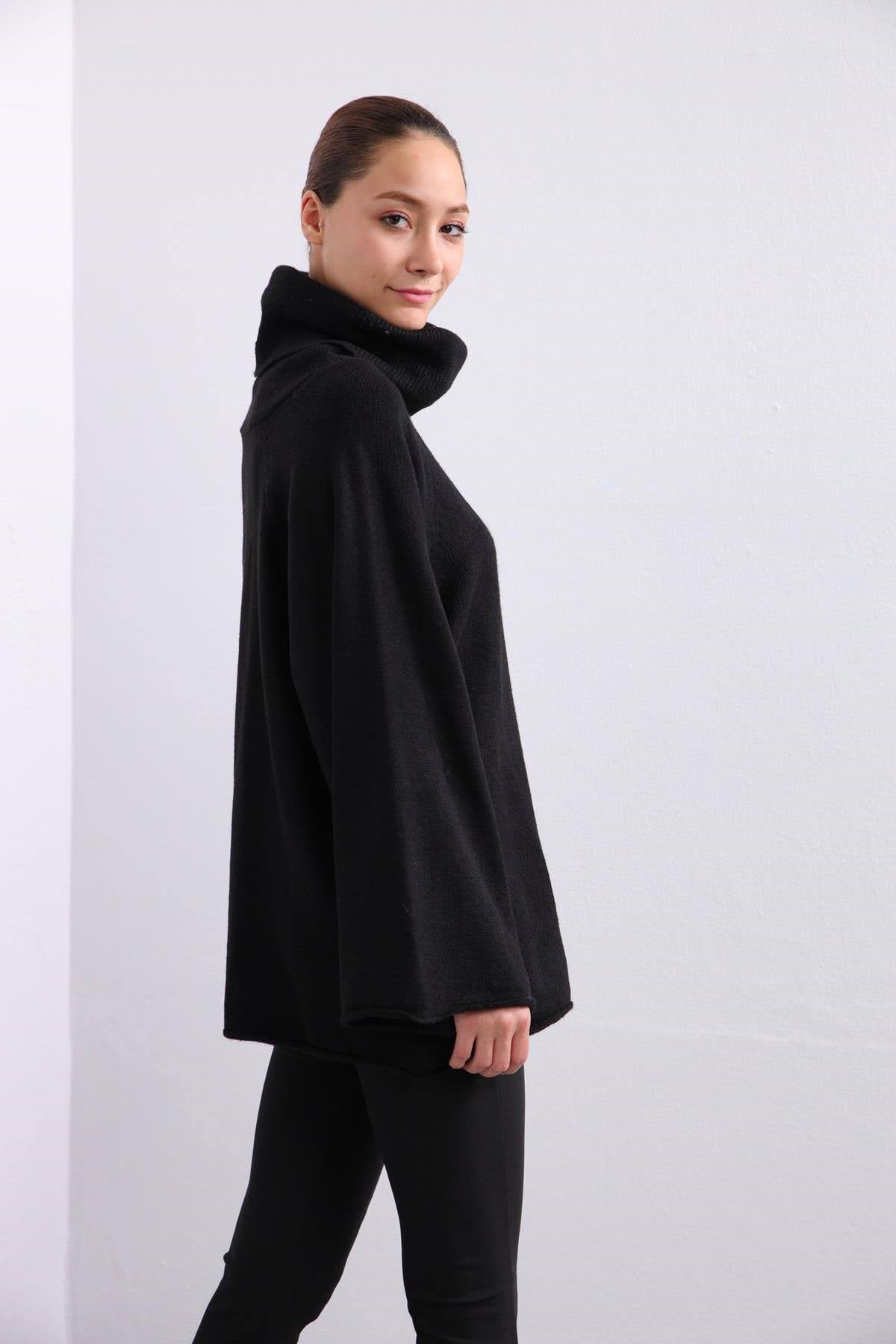  Siyah Boğazlı Oversize Triko Kazak