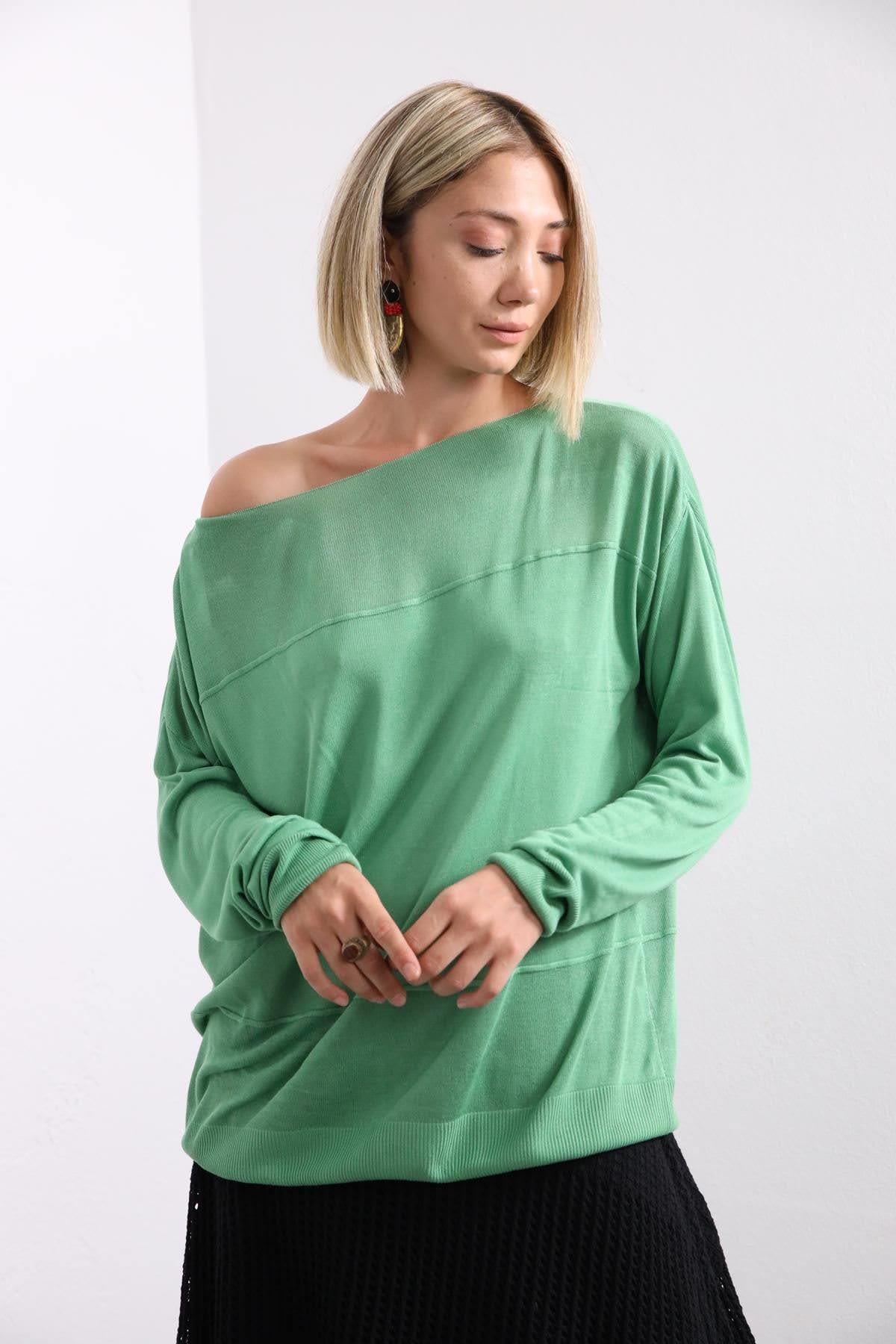 Green Loose Collar Pullover Green Loose Collar Pullover