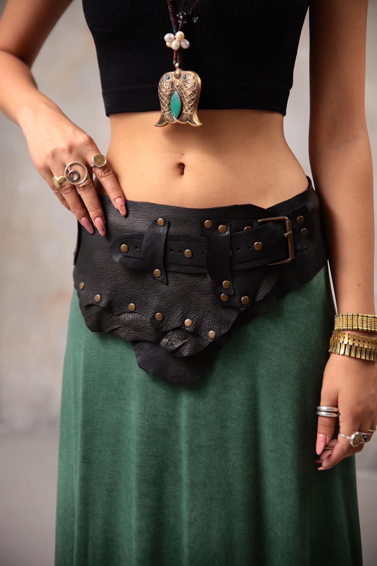  Siyah Parçalı Deri Kemer