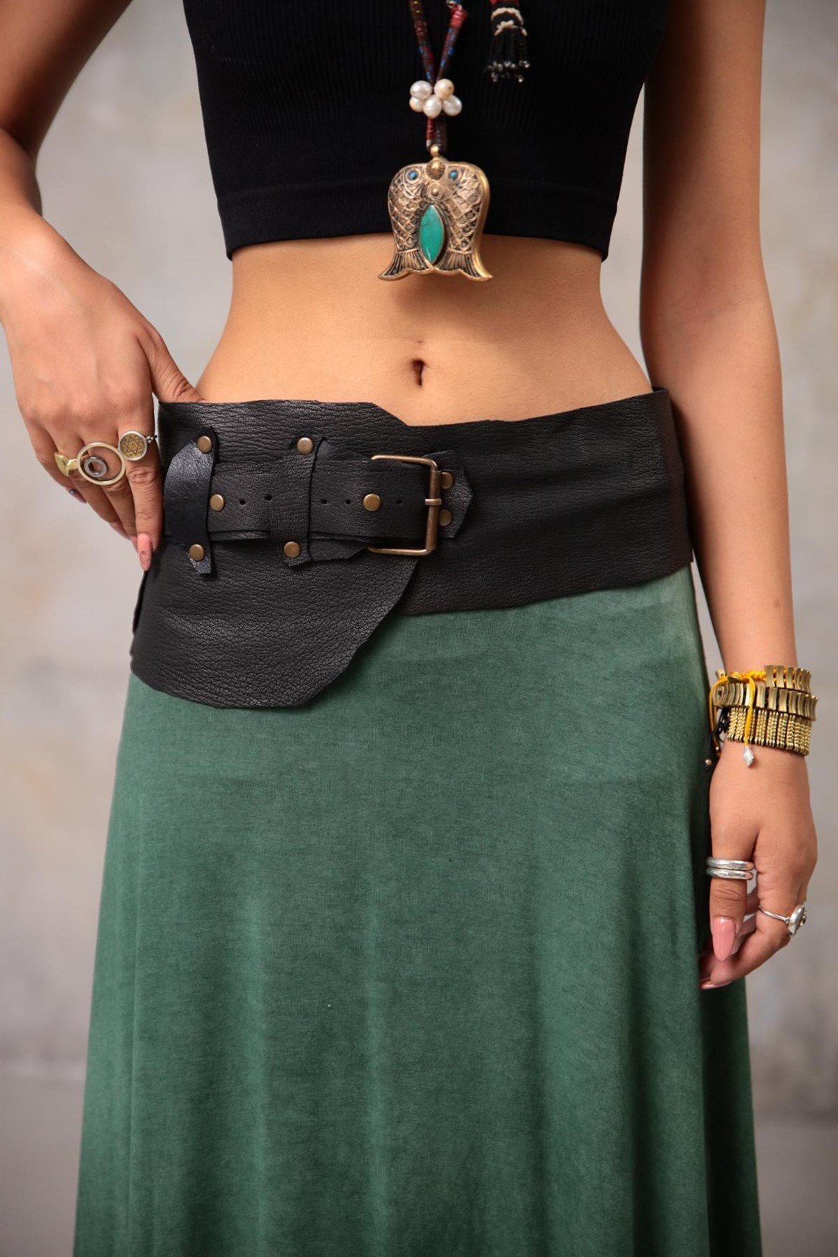  Siyah Parçalı Deri Kemer