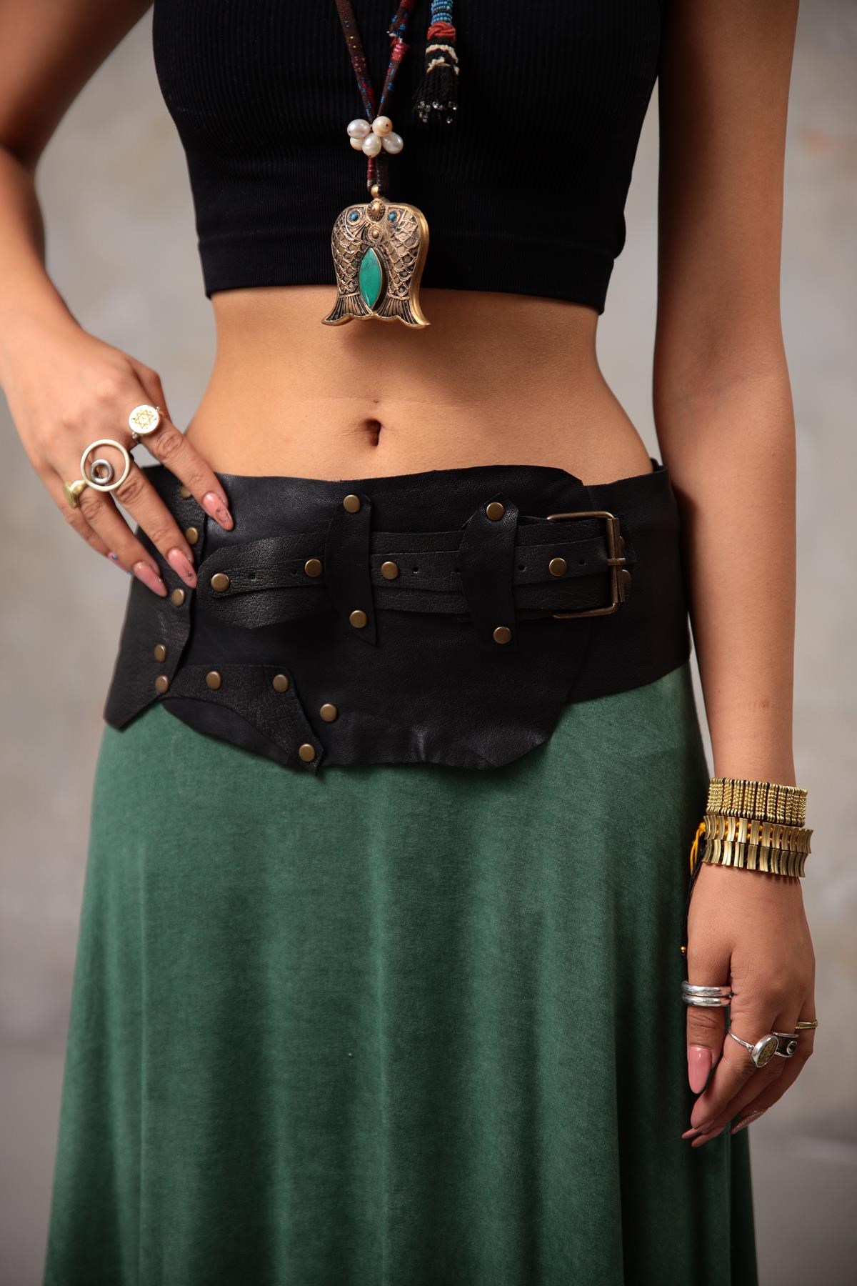  Siyah Parçalı Deri Kemer