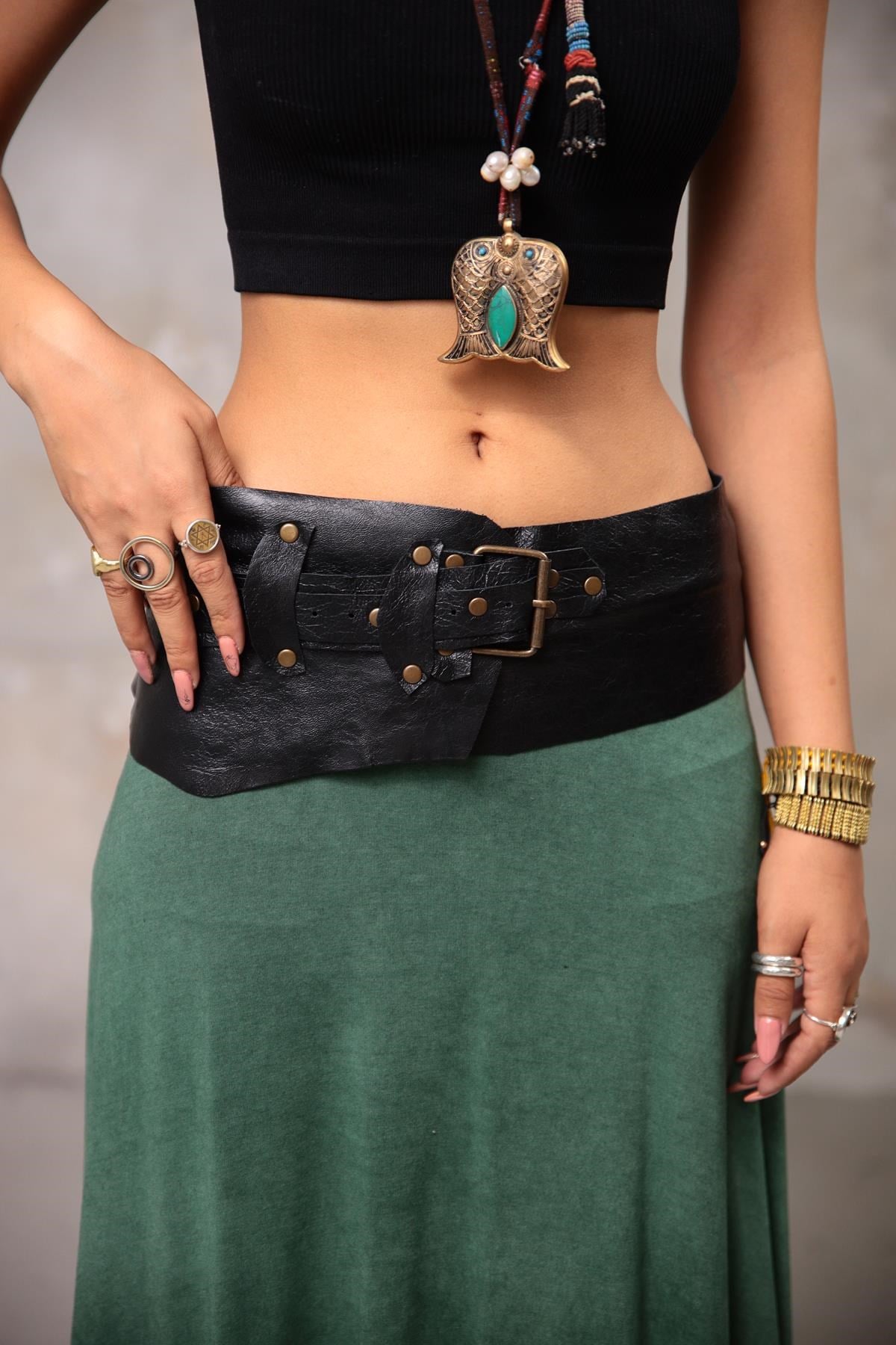  Siyah Parçalı Deri Kemer