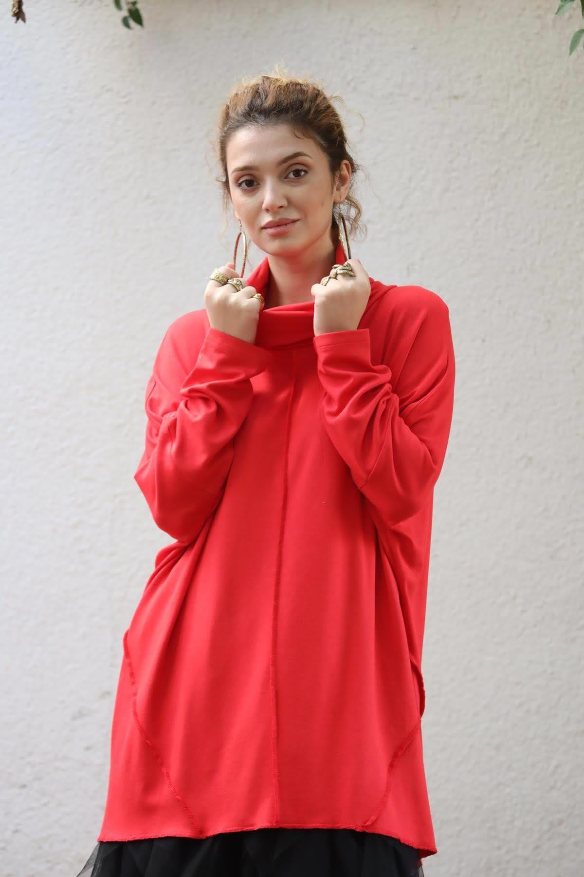 Kırmızı Degaje Yaka Parçalı Dikiş Detaylı Bluz