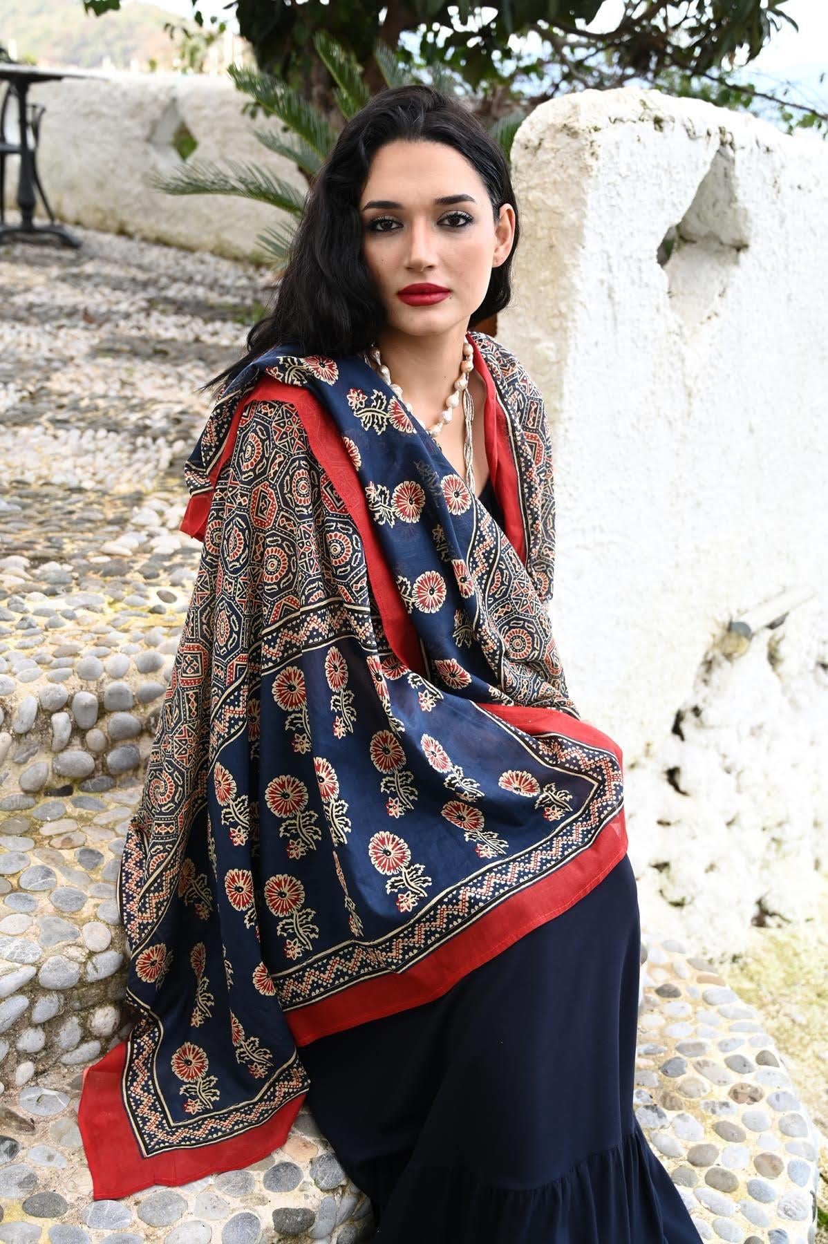 Kırmızı Desenli Otantik Şal