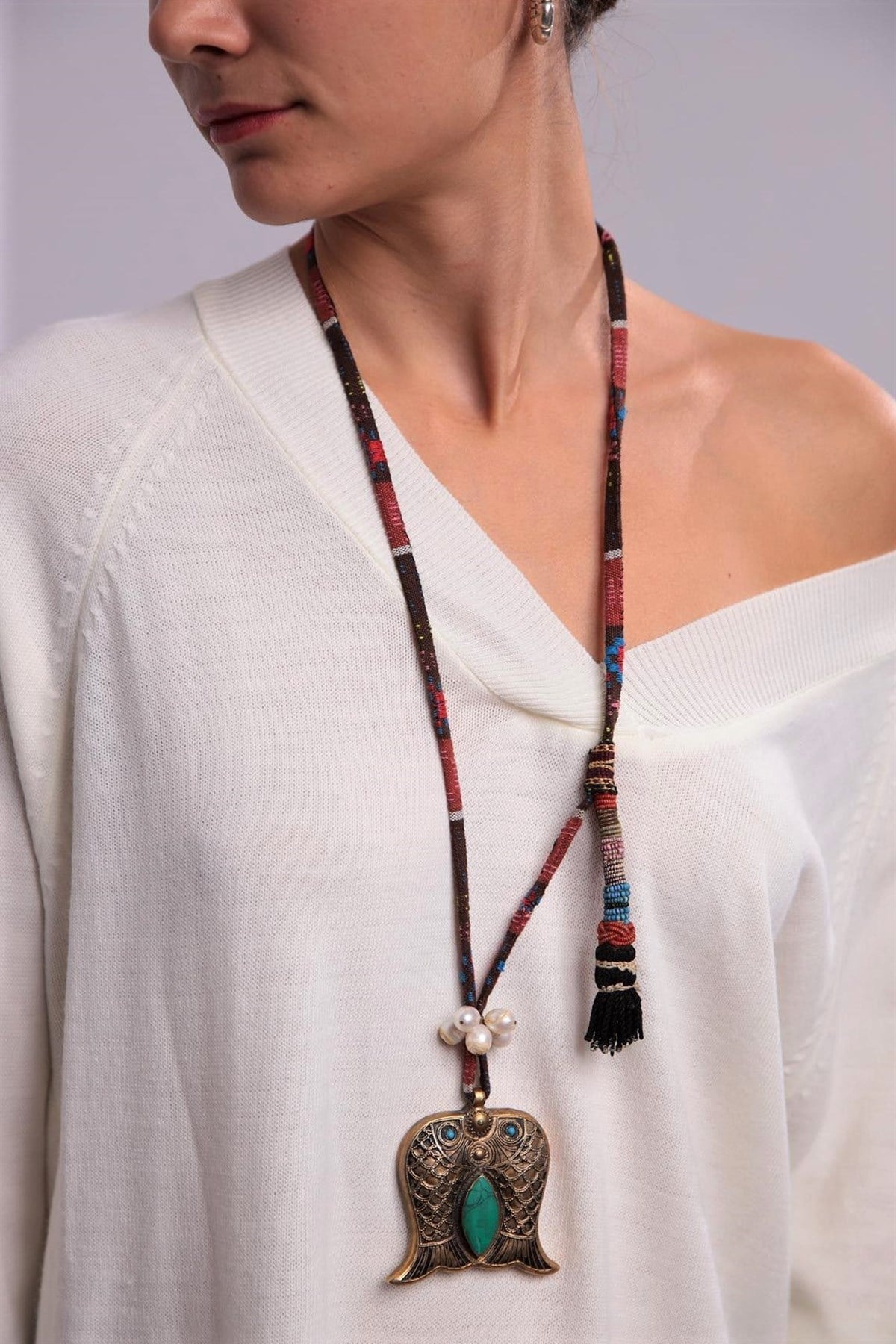  Balık İşlemeli Bronz Parça Detaylı Turkuaz Taş Ve incili Tasarım Kolye