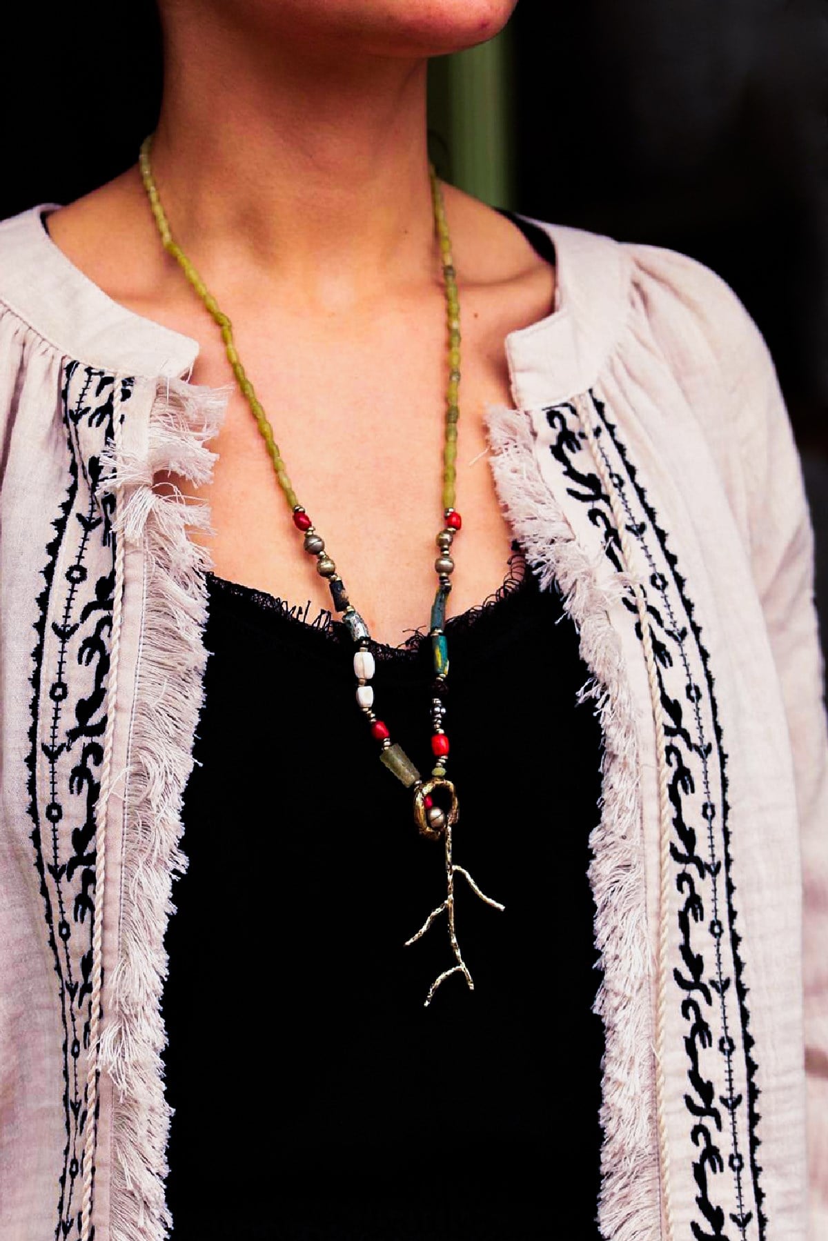 Bronz Ağaç Dalı Detaylı Mercan Ve Kemik Taşlı Tasarım Kolye - Şaman Butik Bronz Ağaç Dalı Detaylı Mercan Ve Kemik Taşlı Tasarım Kolye