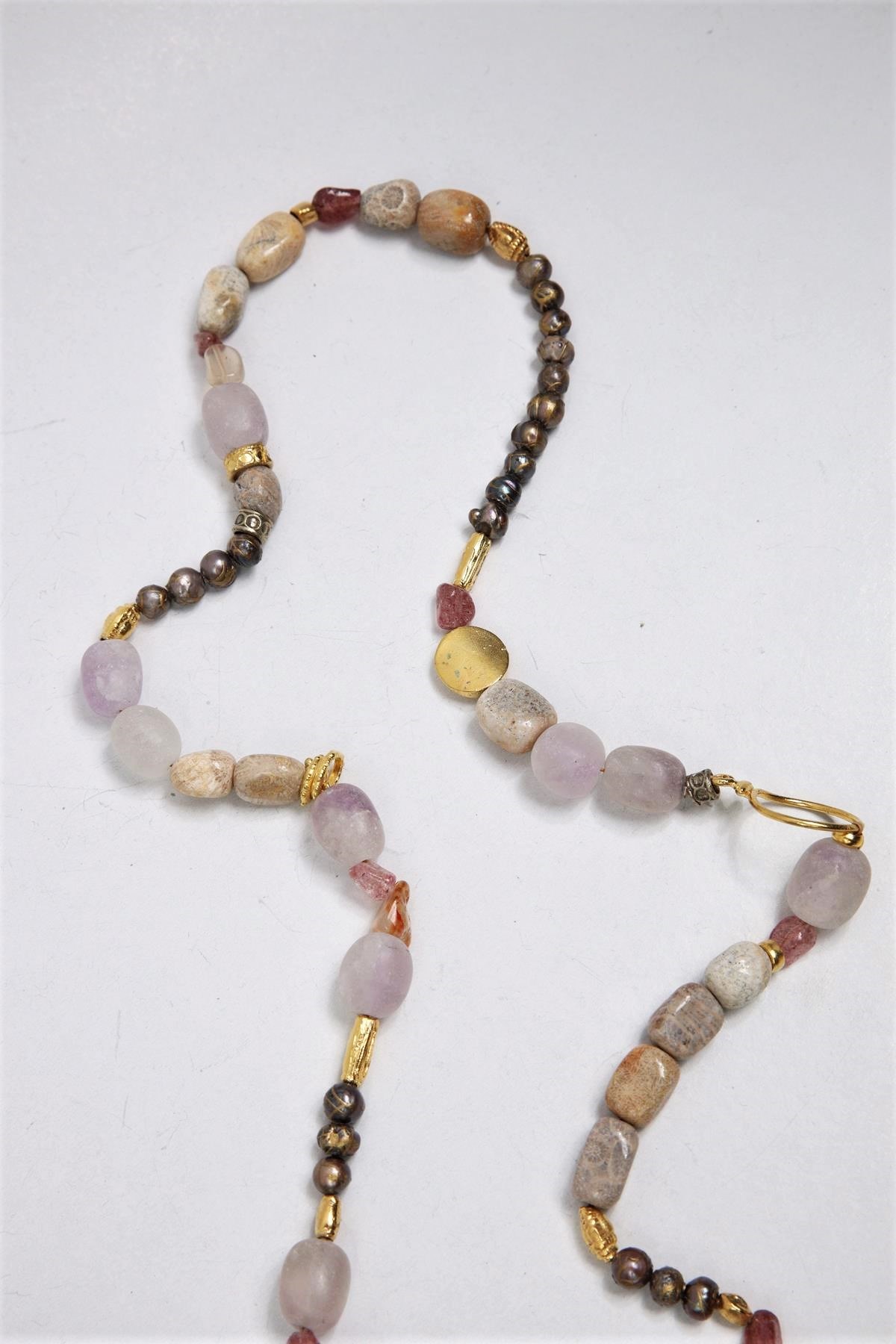  Bronz Gümüş Halka Detaylı Kuvars Taşlı Eskitme İncili Tasarım Kolye