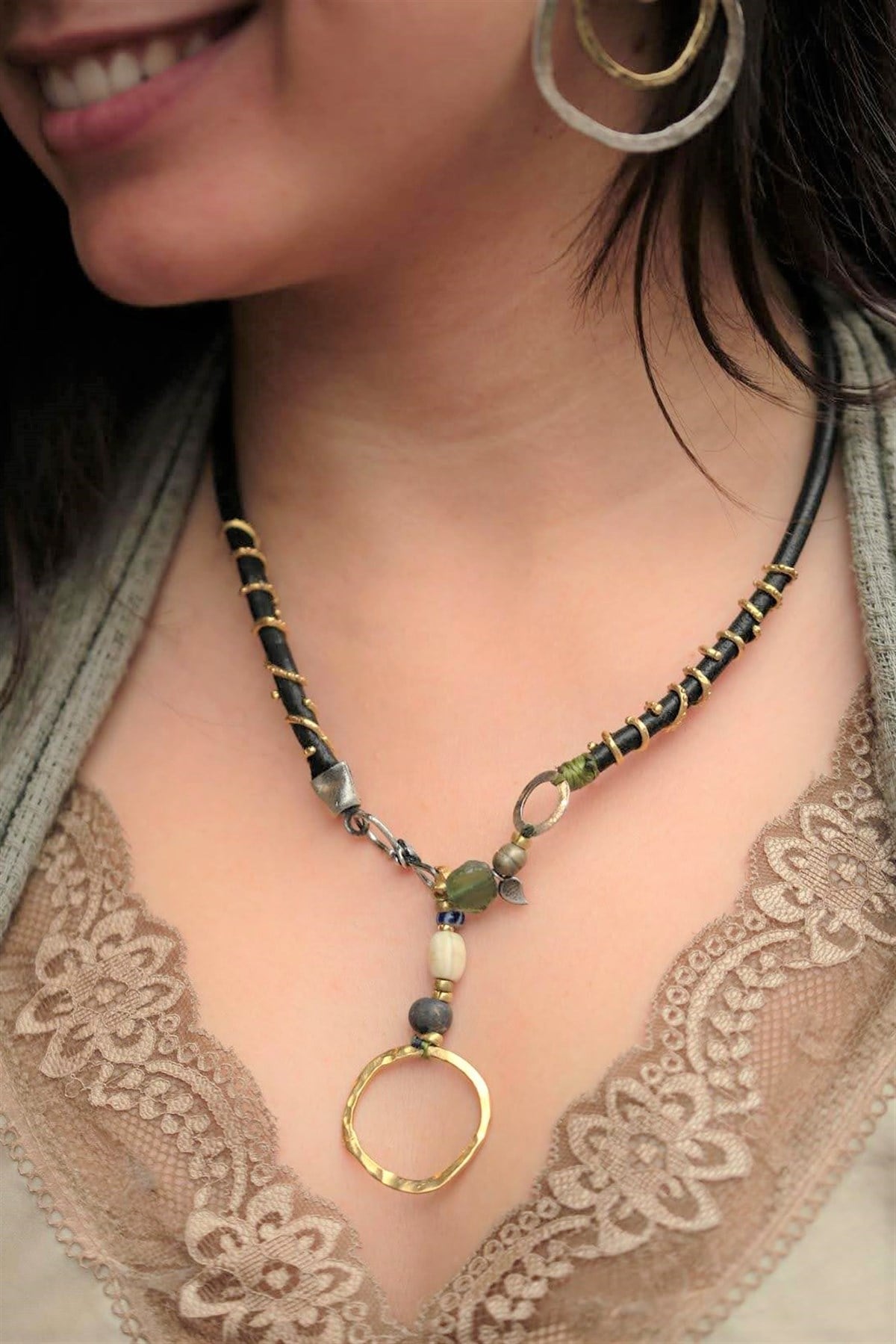 Bronz Halka Detaylı Deri Kolye - Şaman Butik Bronz Halka Detaylı Deri Kolye