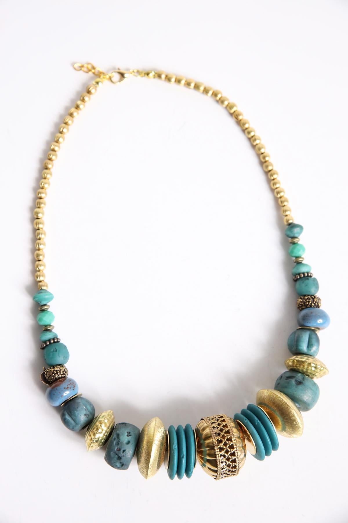 Bronz Parça Detaylı Seramik Boncuklu Kolye - Şaman Butik Bronz Parça Detaylı Seramik Boncuklu Kolye