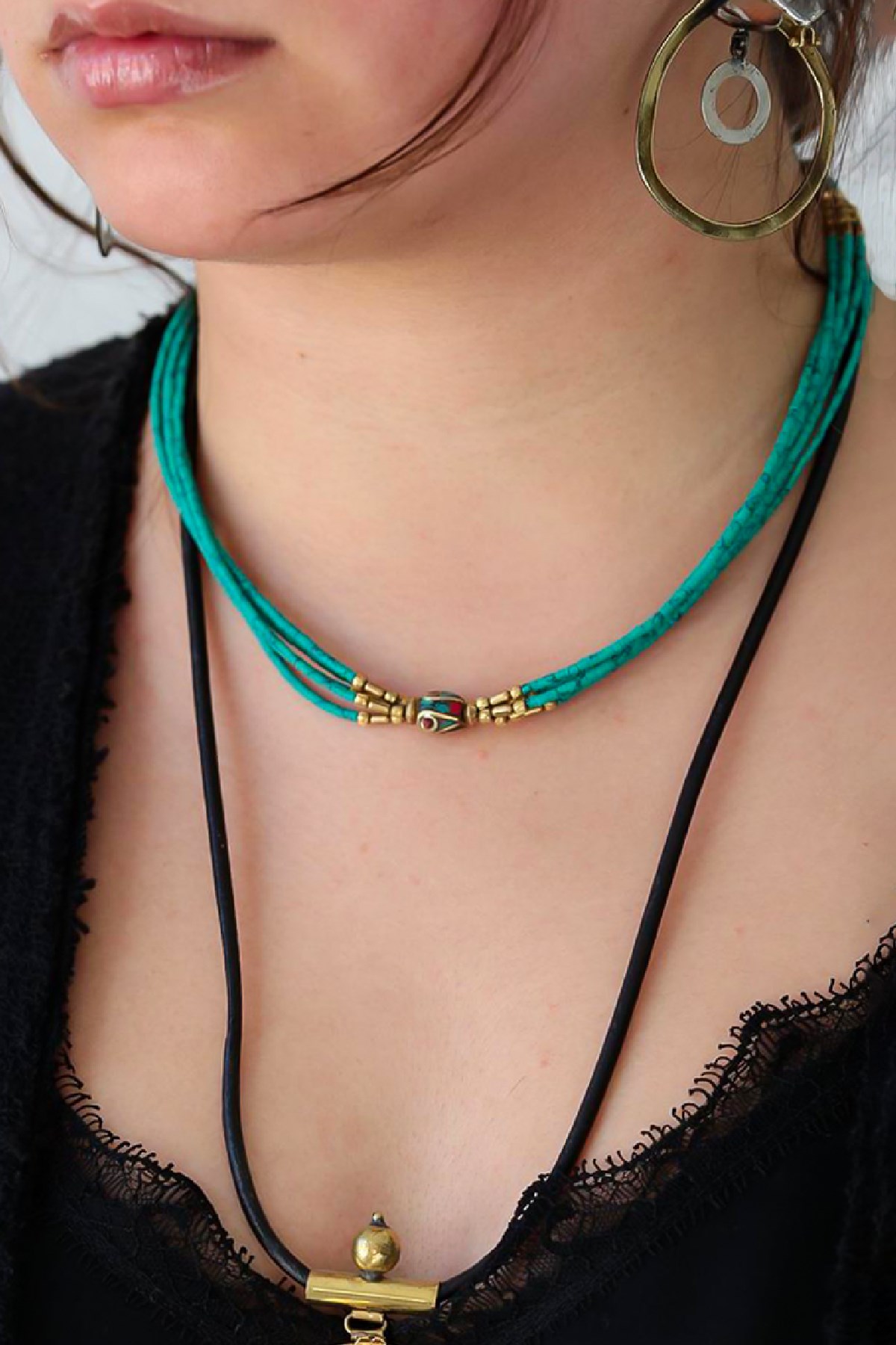 Bronz Üzeri Gömme Taş Detaylı Turkuaz Kısa Tasarım Kolye - Şaman Butik Bronz Üzeri Gömme Taş Detaylı Turkuaz Kısa Tasarım Kolye