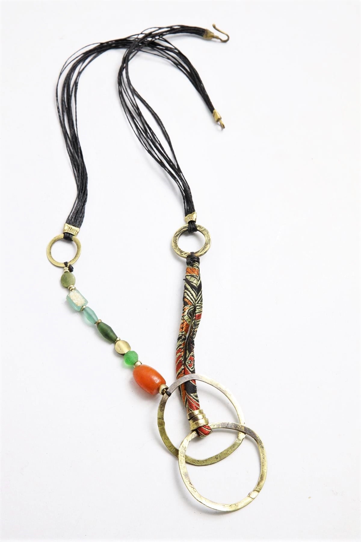 Deri Askılı Bronz Çift Halka Detaylı Tasarım Kolye Deri Askılı Bronz Çift Halka Detaylı Tasarım Kolye