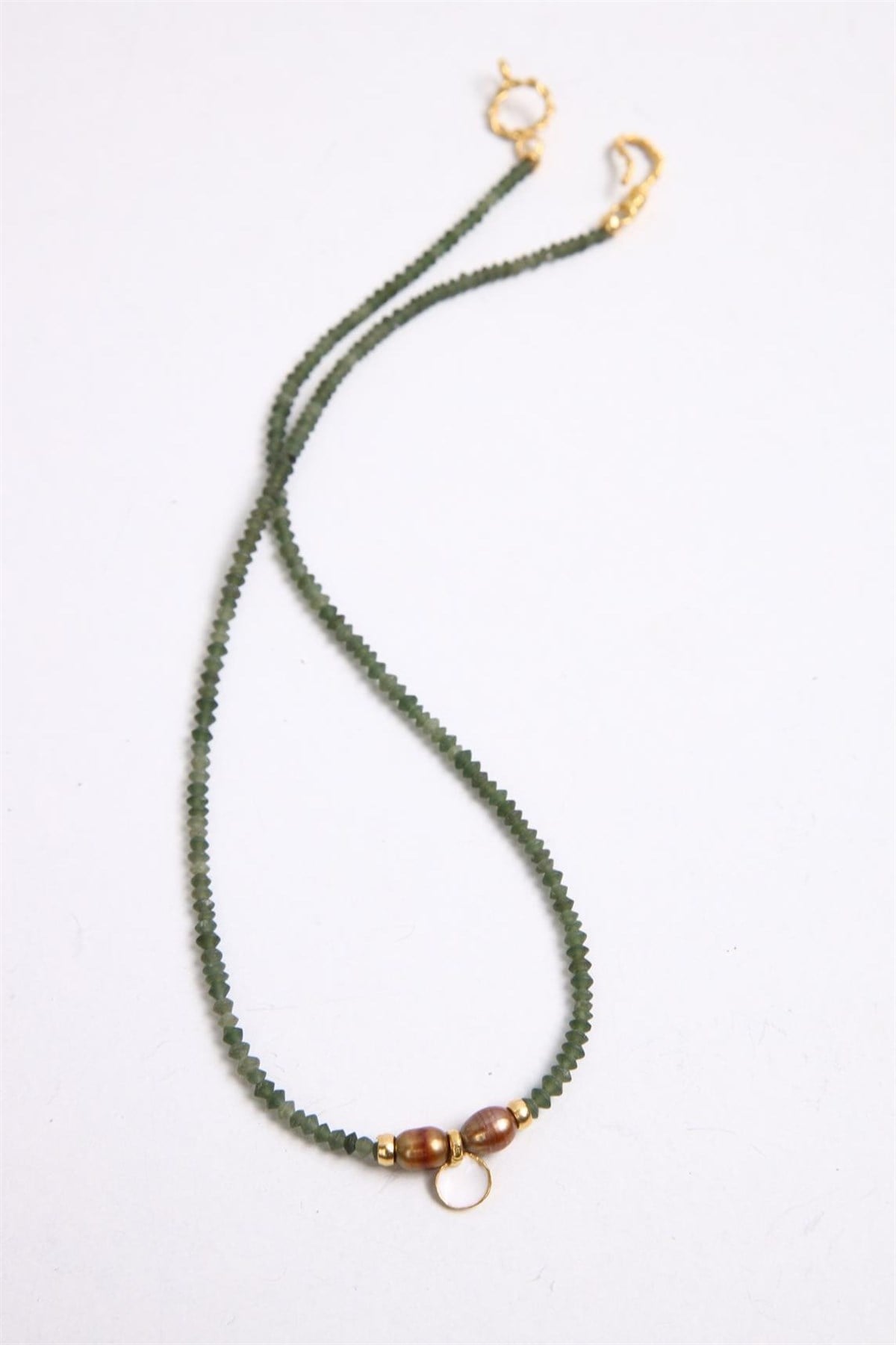  Emaye Kaplama Detaylı Bronz Parçalı Yeşim Taşlı Tasarım Kolye