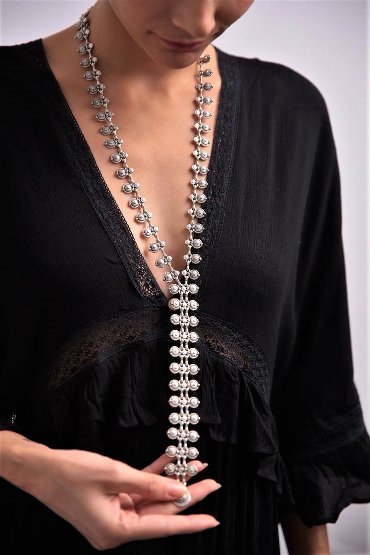  İşlemeli Tasarım Kravat Kolye