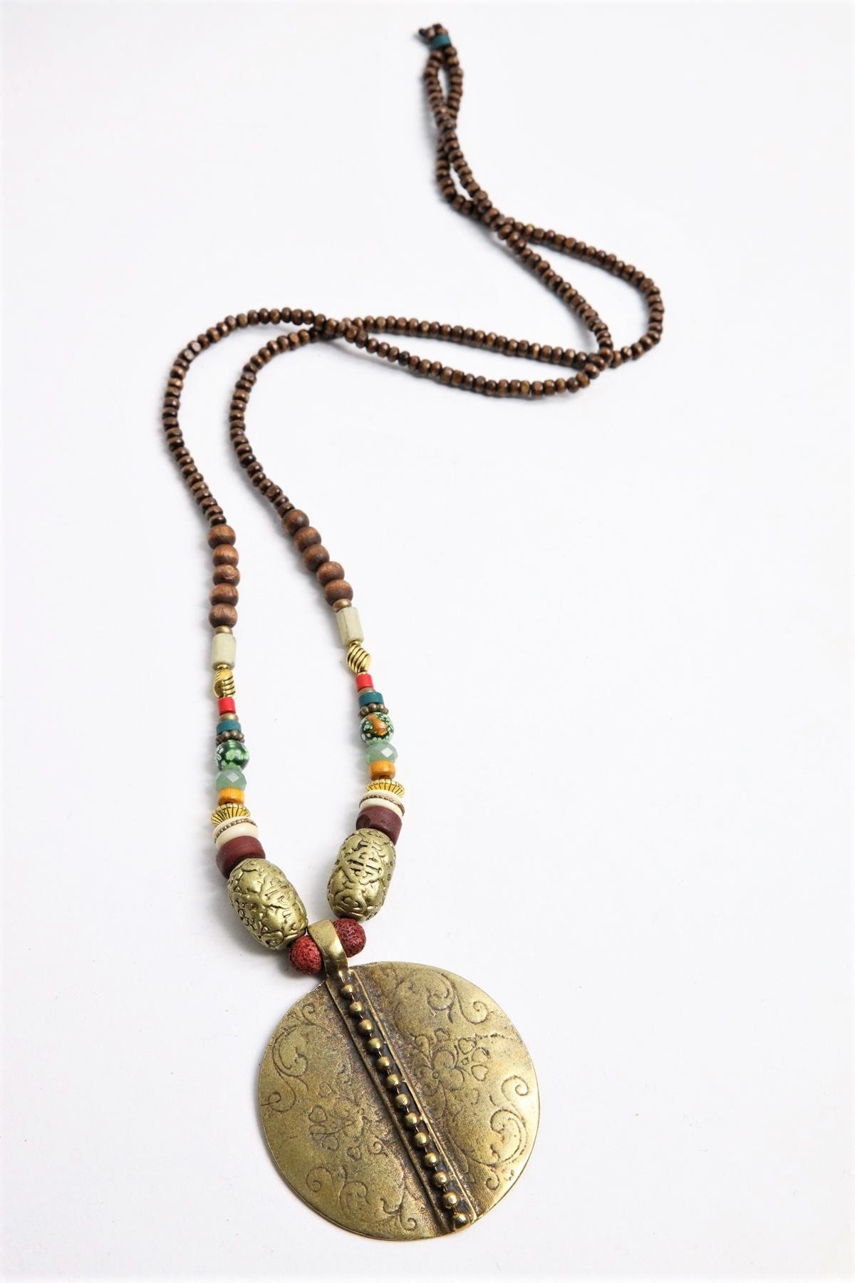  İşlemeli Yuvarlak Bronz Parçalı Ahşap Boncuklu Tasarım Kolye