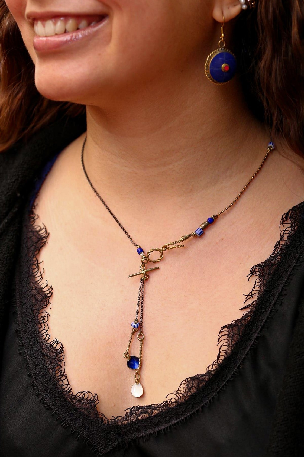 Mavi Beyaz Emaye Detaylı Bronz Tasarım Kolye - Şaman Butik Mavi Beyaz Emaye Detaylı Bronz Tasarım Kolye