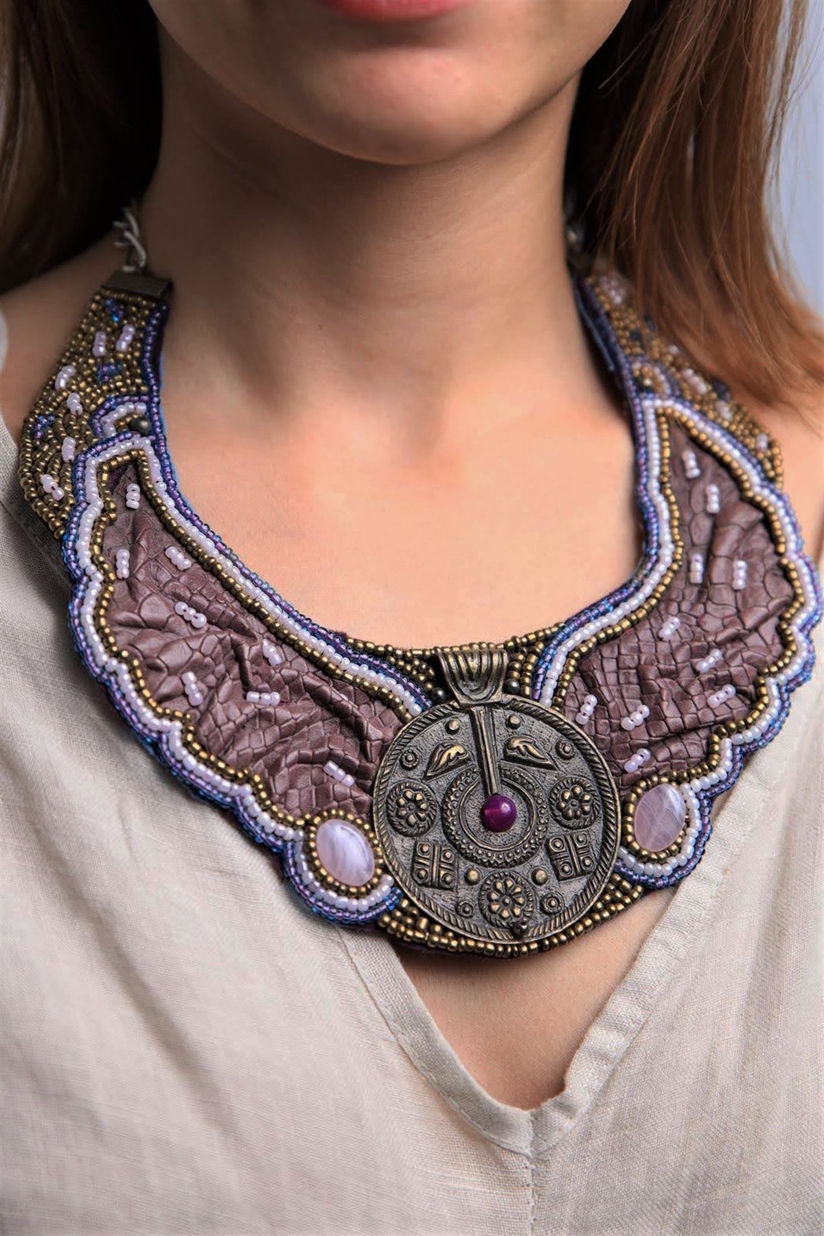  Mor Tabanlı Deri Ve Bron Detaylı Tasarım Kplye