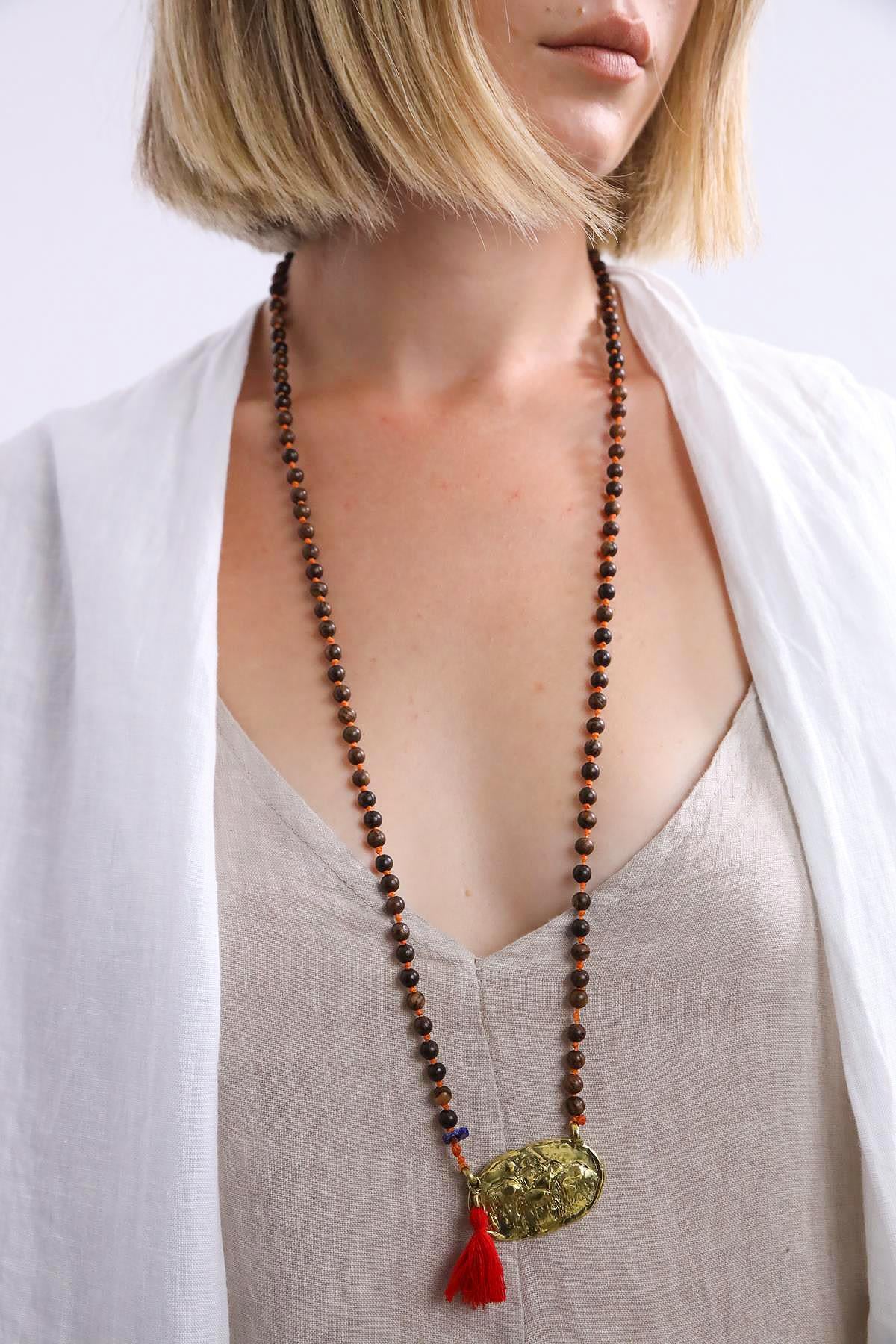  Püsküllü Bronz Antik Parça Detaylı Ahşap Kolye