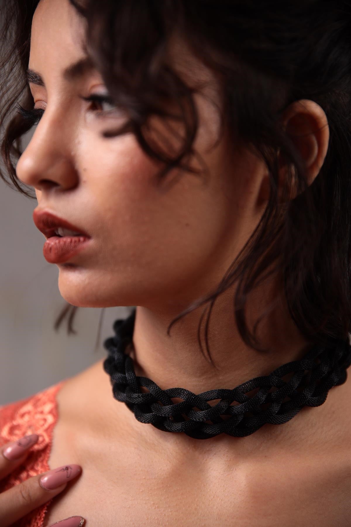  Siyah Örgü Tasarım Kolye