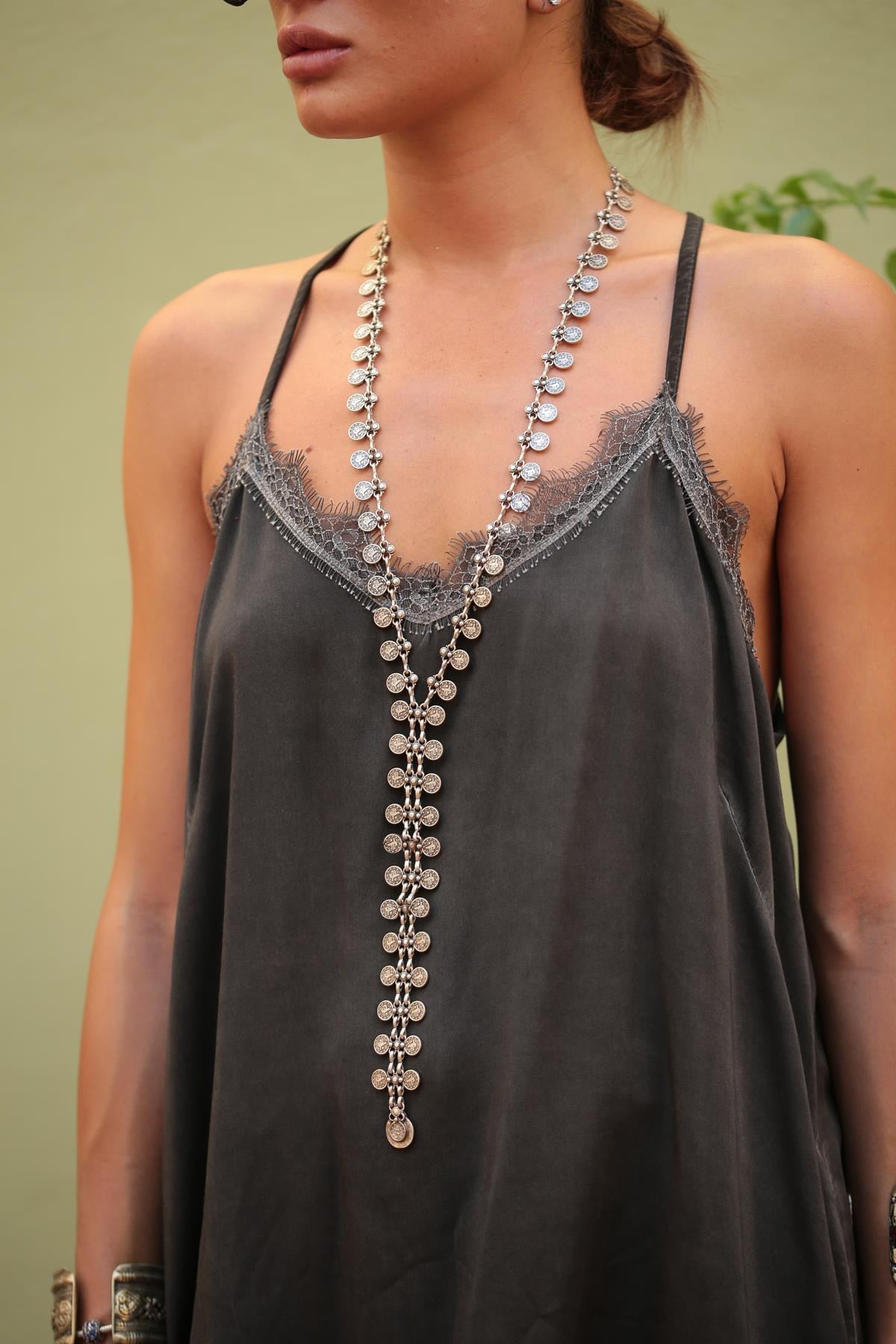 . Tuğra Detaylı Kravat Kolye