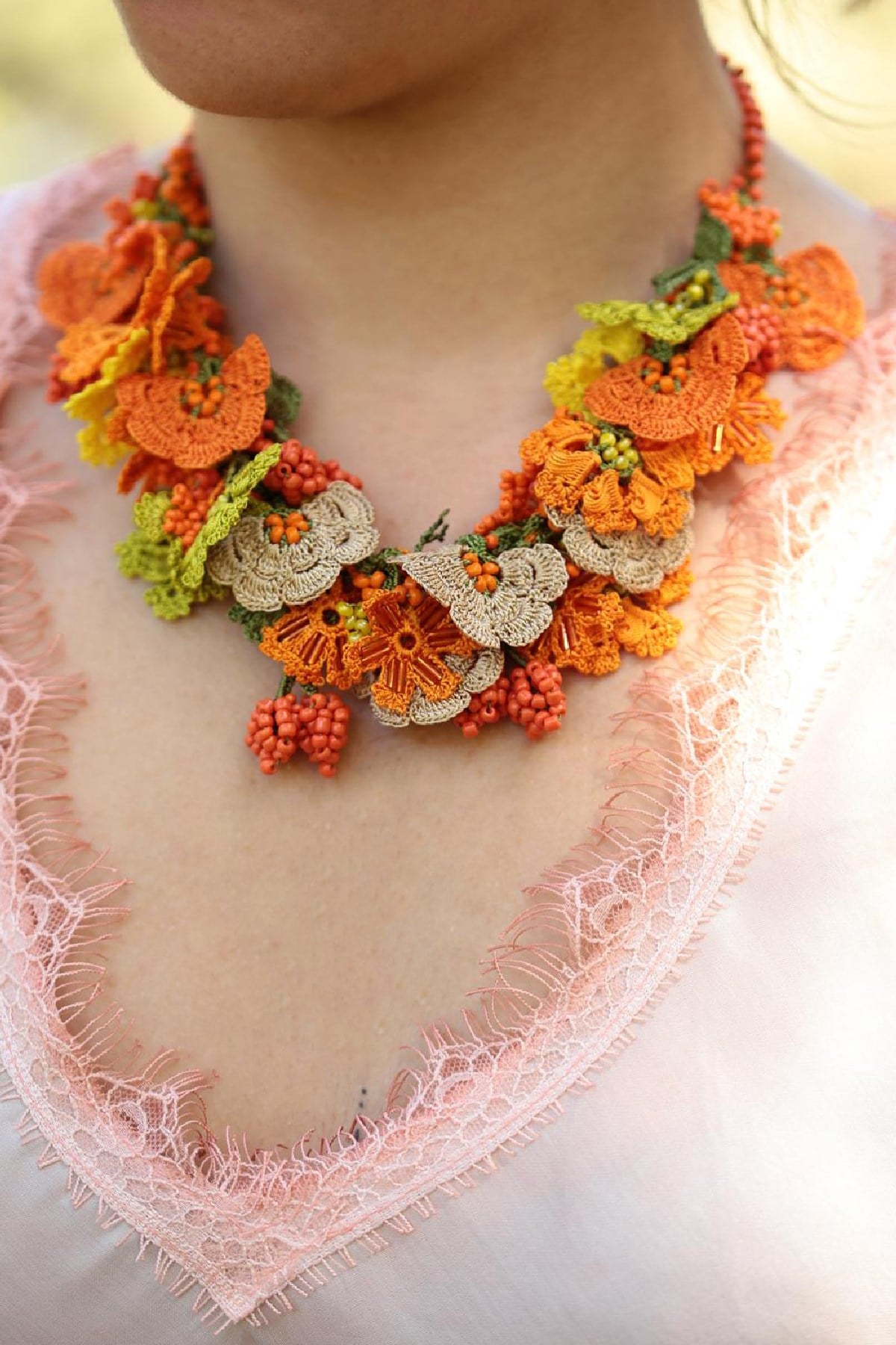  Turuncu İğne Oyalı Tasarım Kolye