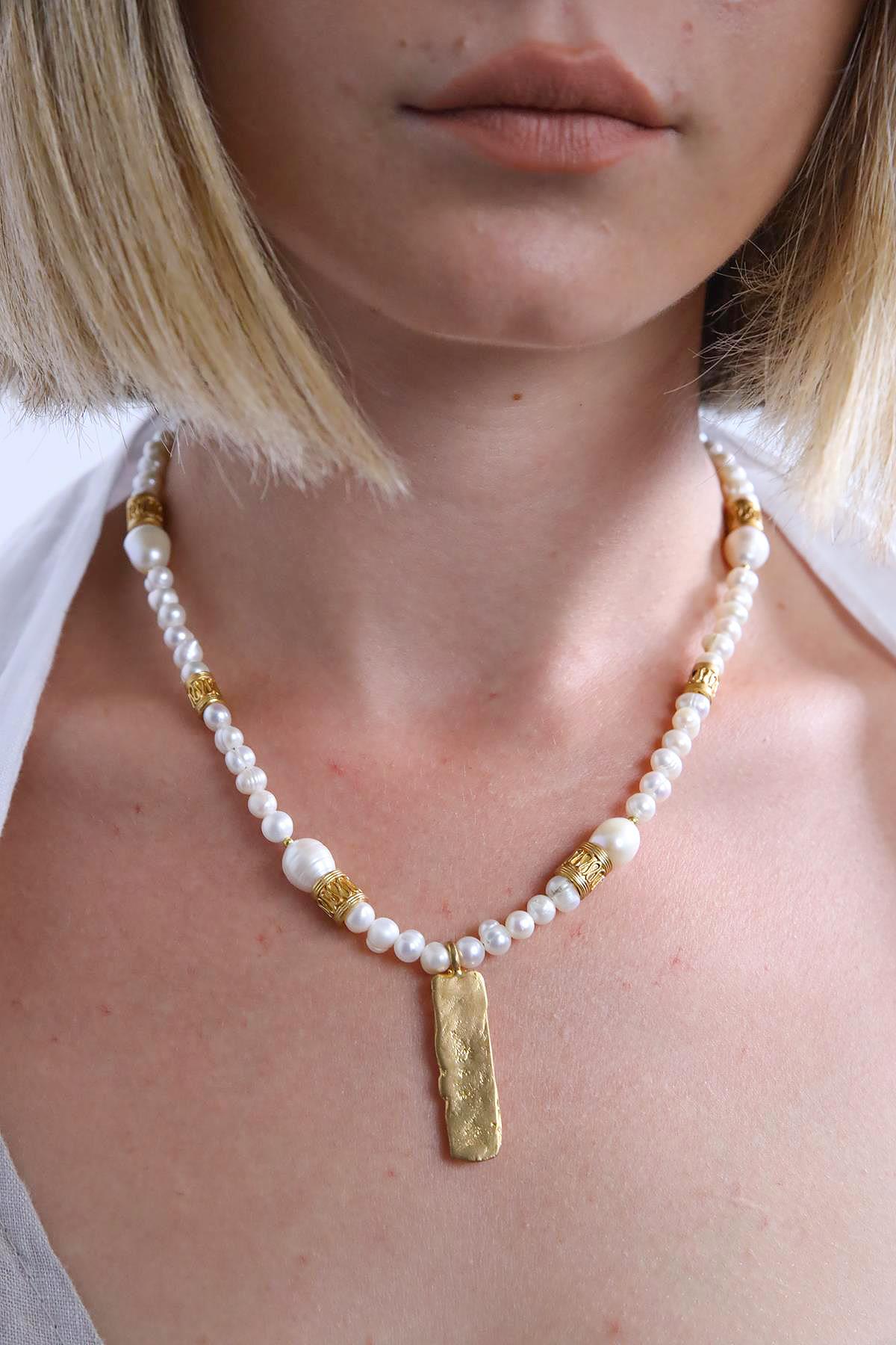 Yılan Figürlü Bronz Parça Detaylı İnci Kolye - Şaman Butik Yılan Figürlü Bronz Parça Detaylı İnci Kolye