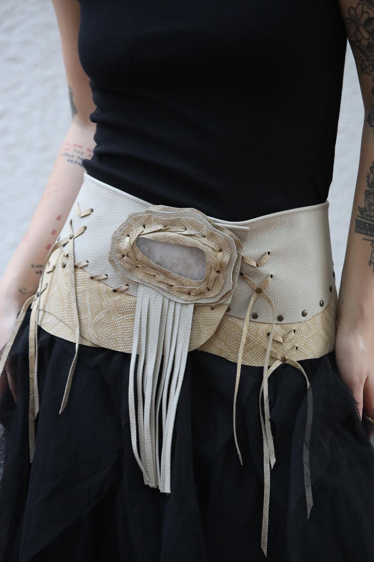 Krem Rengi Desenli Doğal Taşlı Deri Kemer